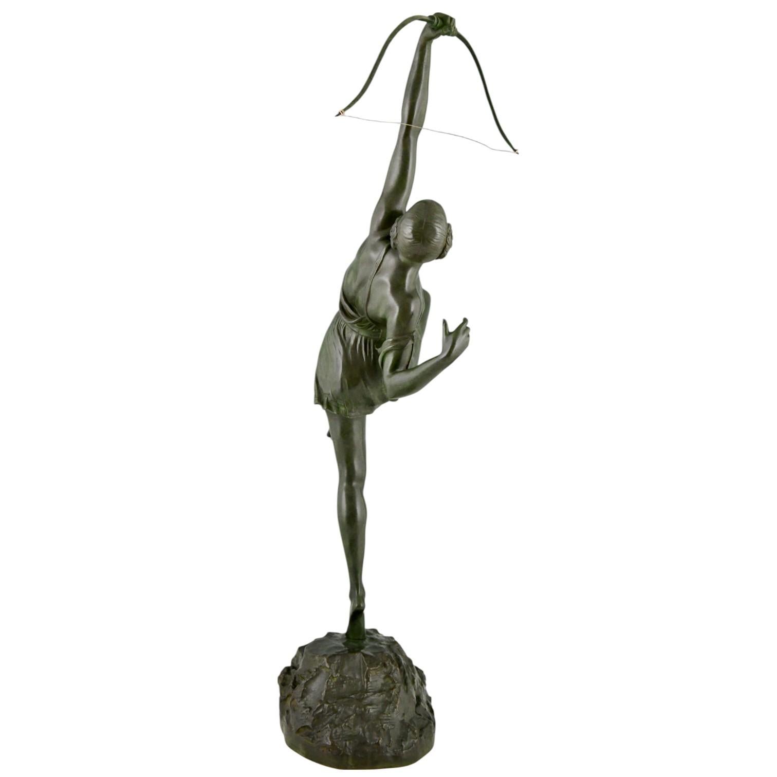 Early 20th Century Art Deco Diana with bow bronze sculpture Le Faguays & Susse Frères France 1925 For Sale