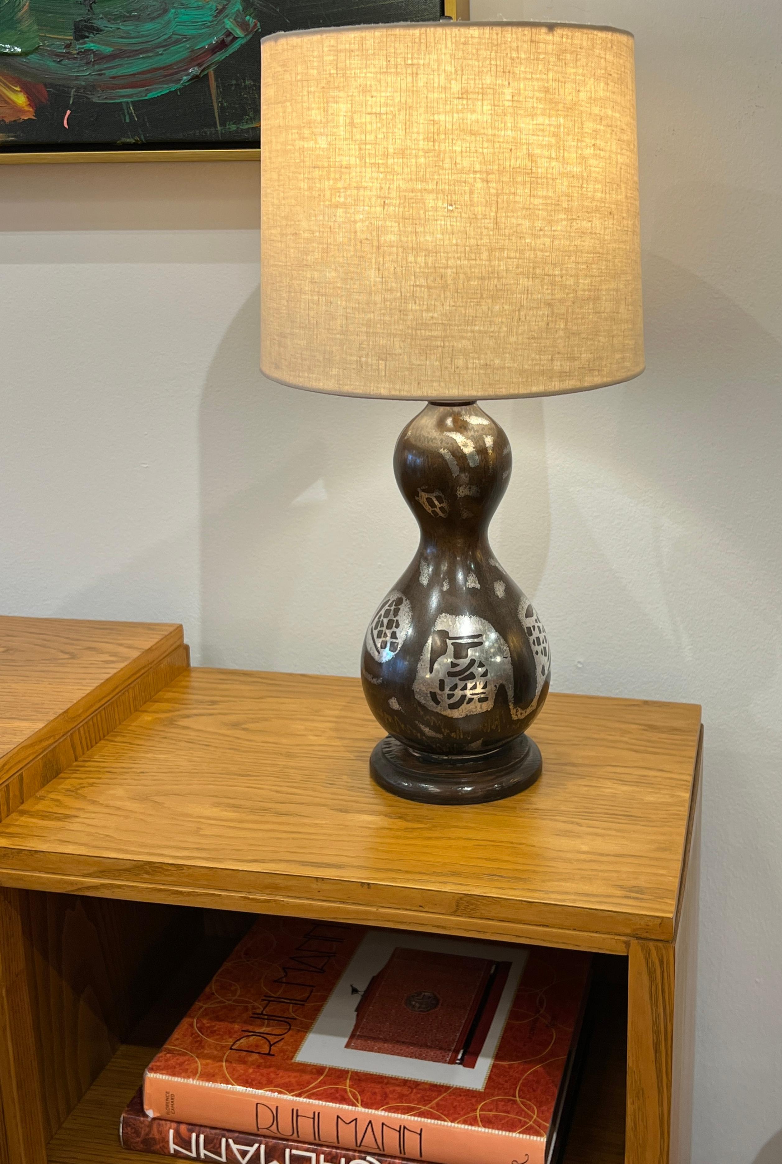 An Elegant table lamp in Dinanderie Style made of copper and brass.