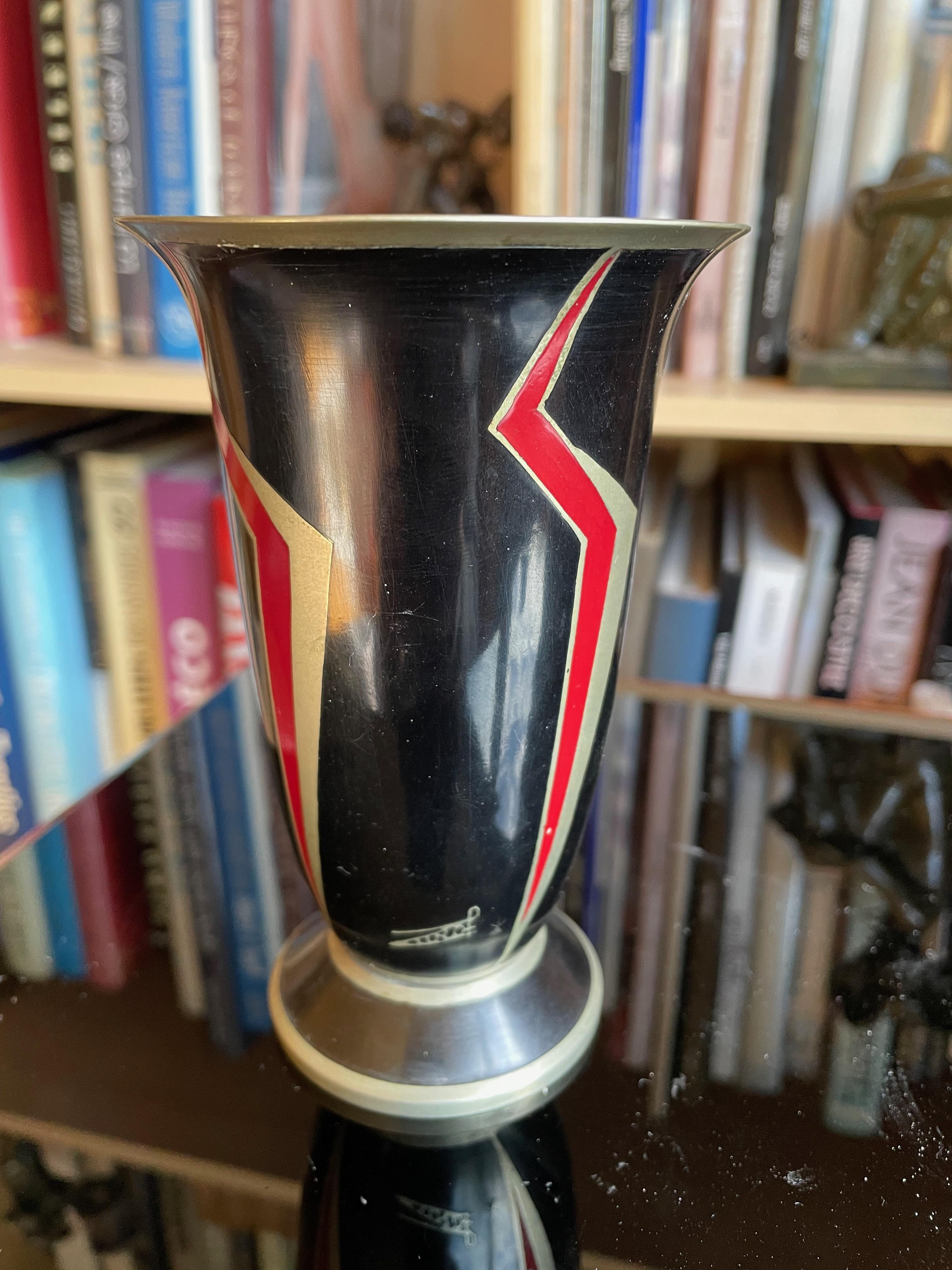 Vaso Dinanderie Fine Art Déco con design geometrico. Francia anni '20. 

