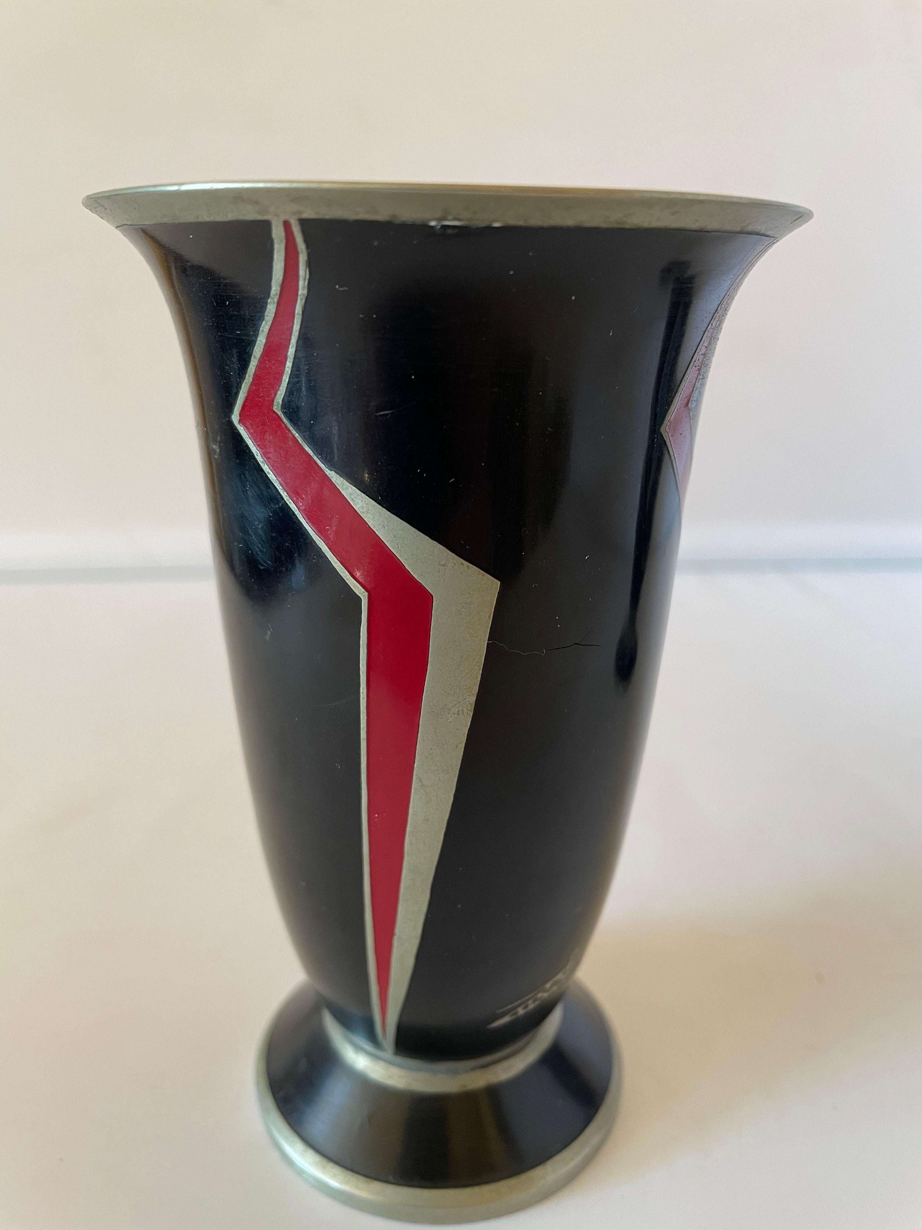 Metallo Vaso Art Déco Dinanderie con disegno geometrico. Francia anni '20. in vendita