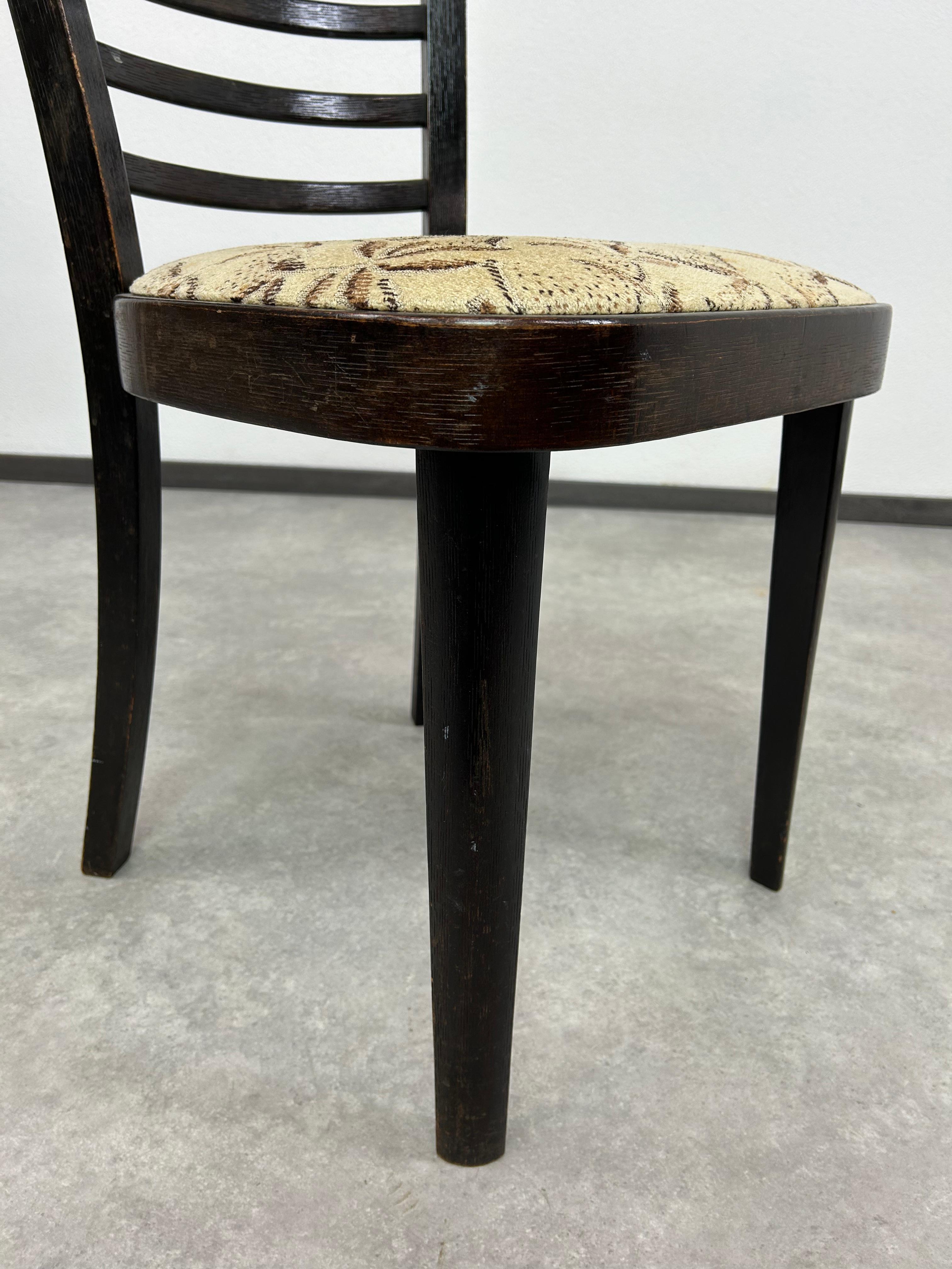 Art-déco-Esszimmerstuhl von J. Halabala für Ton Bystřice pod Hostýnem (Mitte des 20. Jahrhunderts) im Angebot