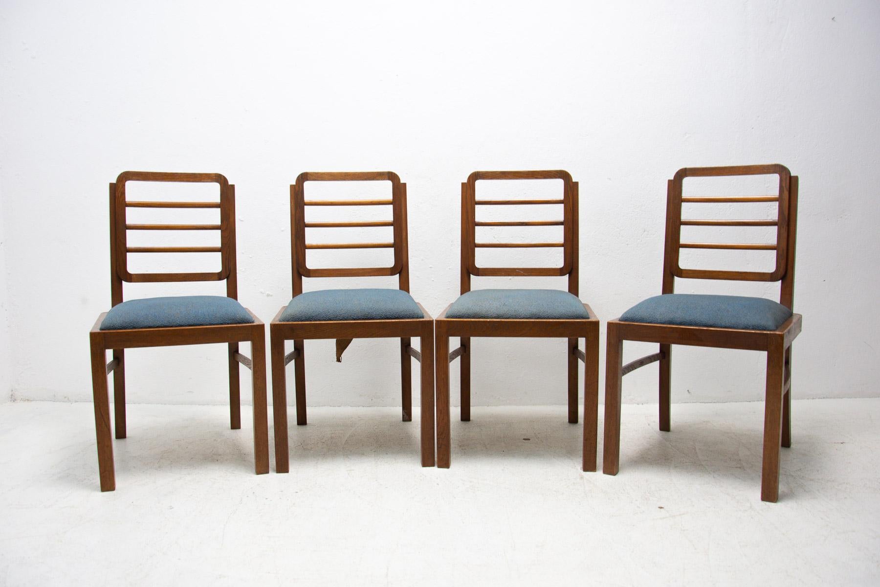 Dining chairs Art Deco, circa 1930´s, Czechoslovakia. Construction of massive wood. Walnut veneer. Preserved condition. The upholstery in good preserved condition.

Price is for the set of four.

Measures: Height: 90 cm

seat: 47 × 46