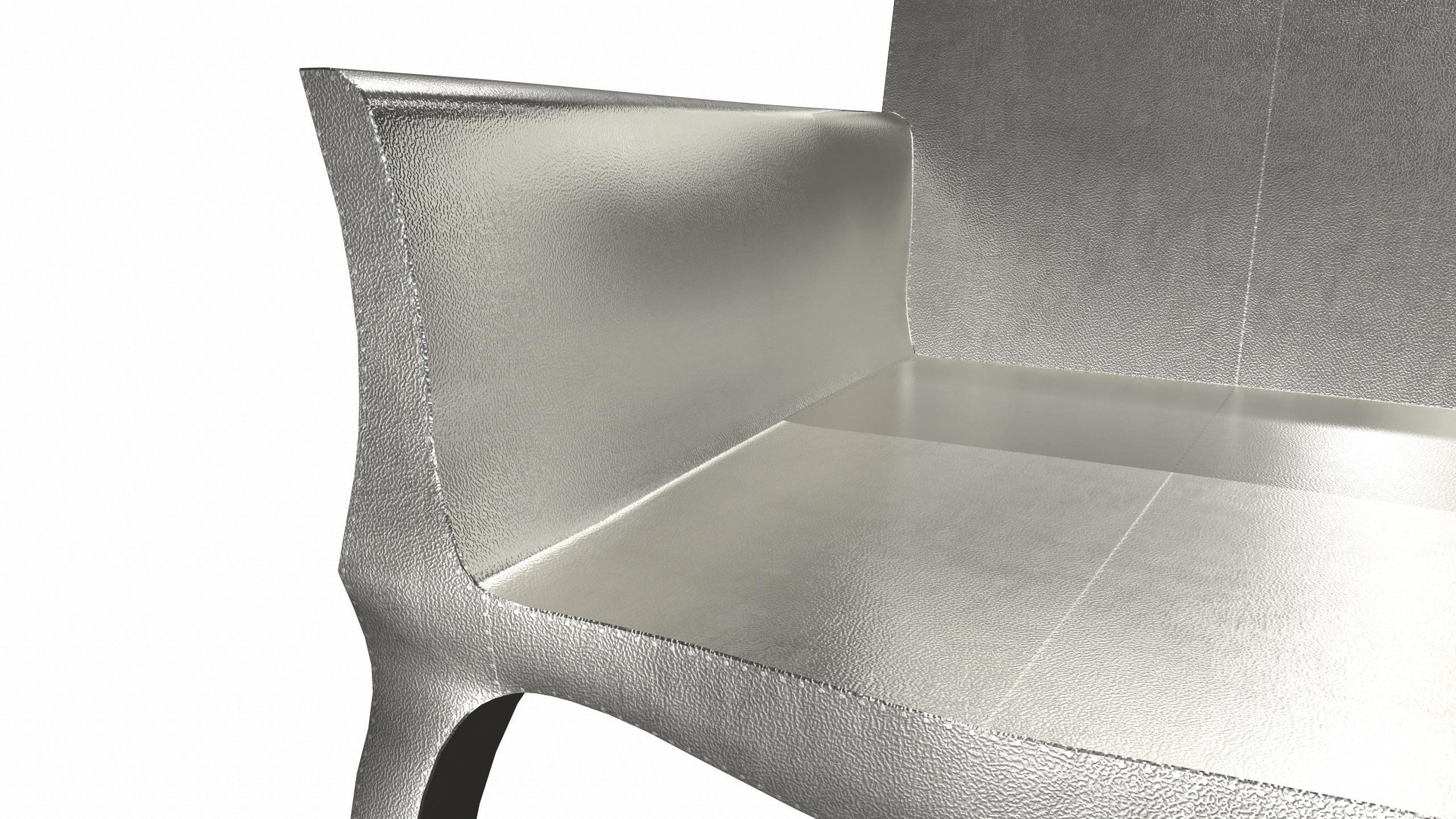 Esszimmerstühle im Art déco-Stil, fein gehämmert in weißer Bronze von Paul Mathieu  (Sonstiges) im Angebot