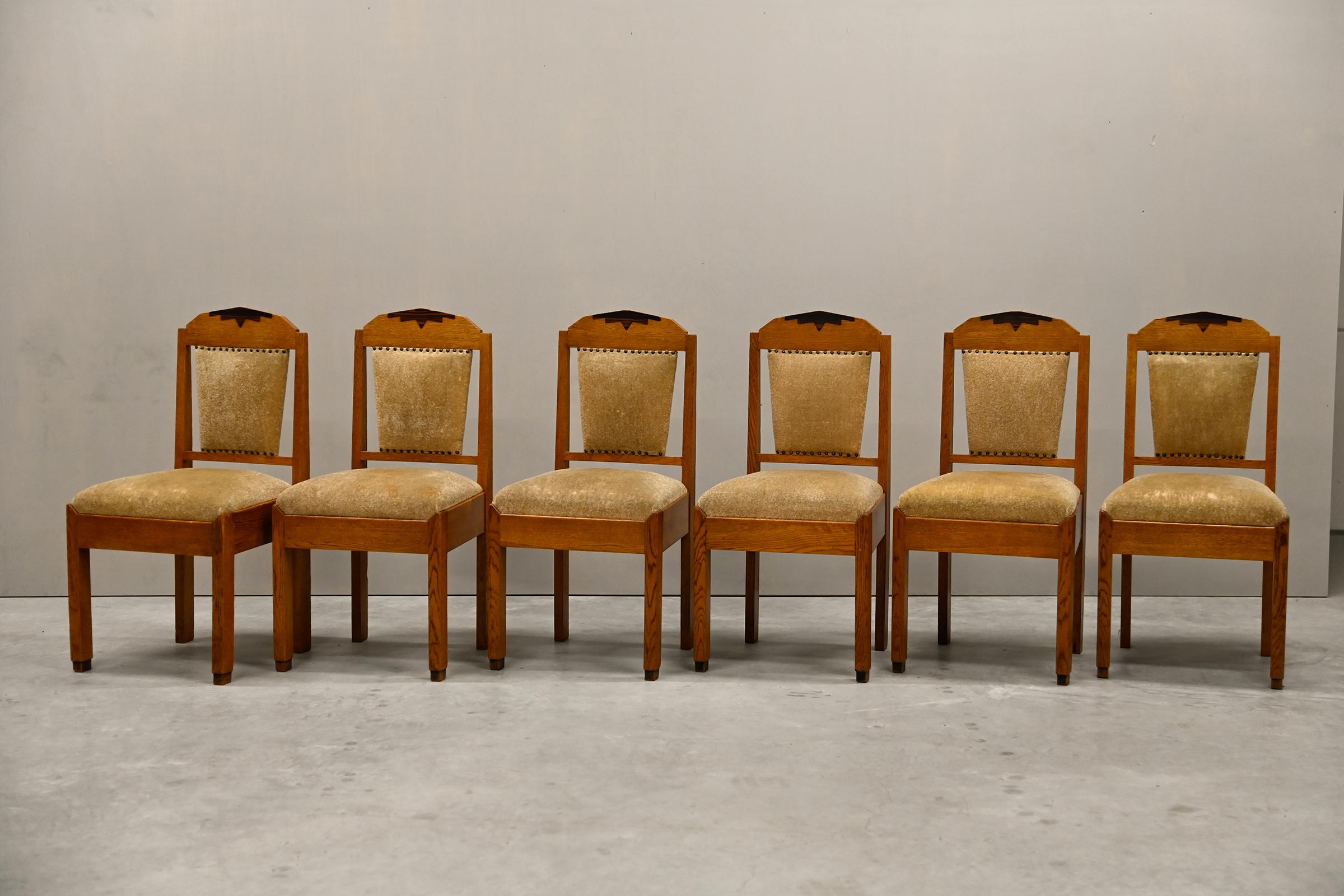 Sillas de comedor Art Decó de roble y tapicería de terciopelo, Escuela de Amsterdam Años 30 Holandés en venta