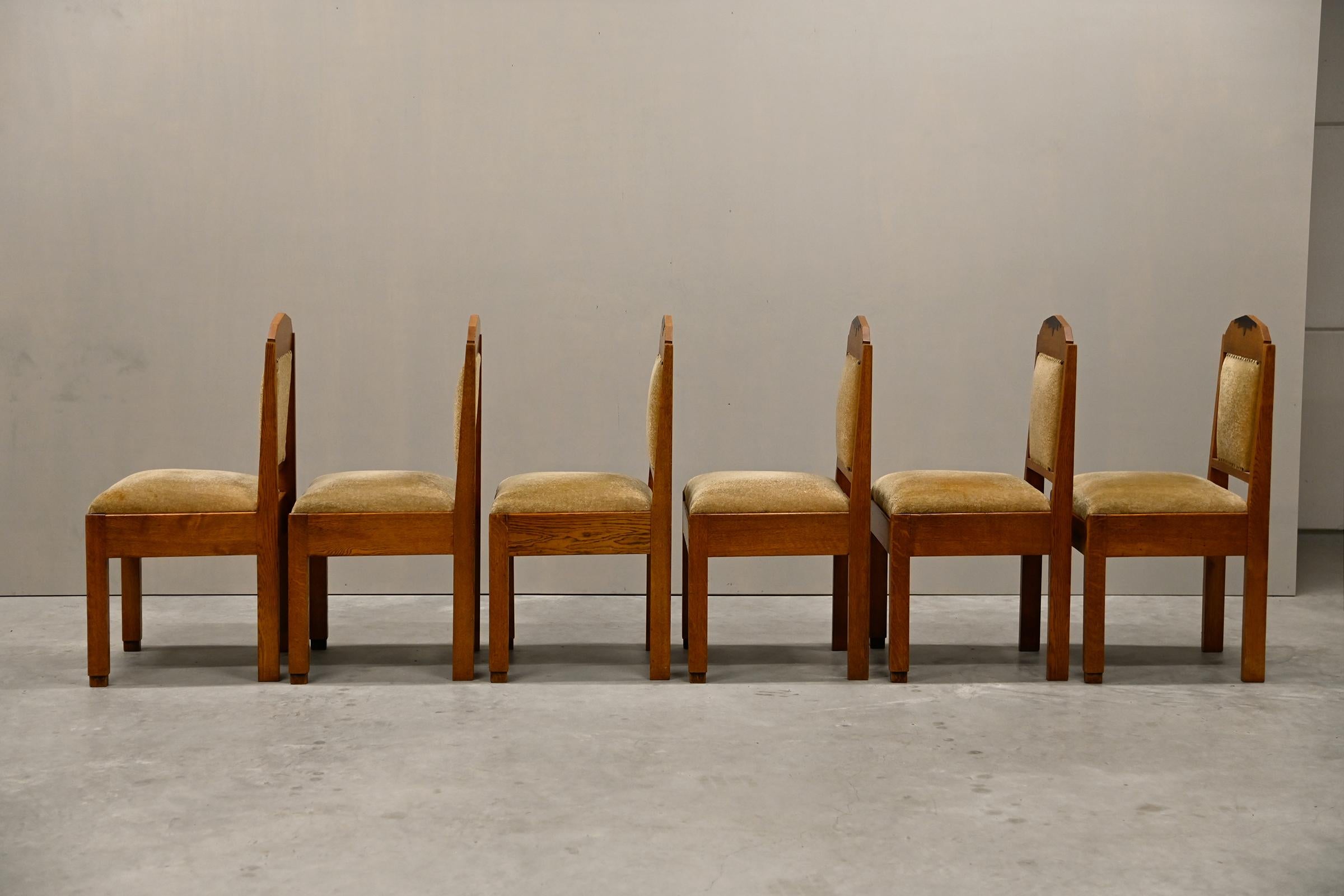Sillas de comedor Art Decó de roble y tapicería de terciopelo, Escuela de Amsterdam Años 30 Hecho a mano en venta