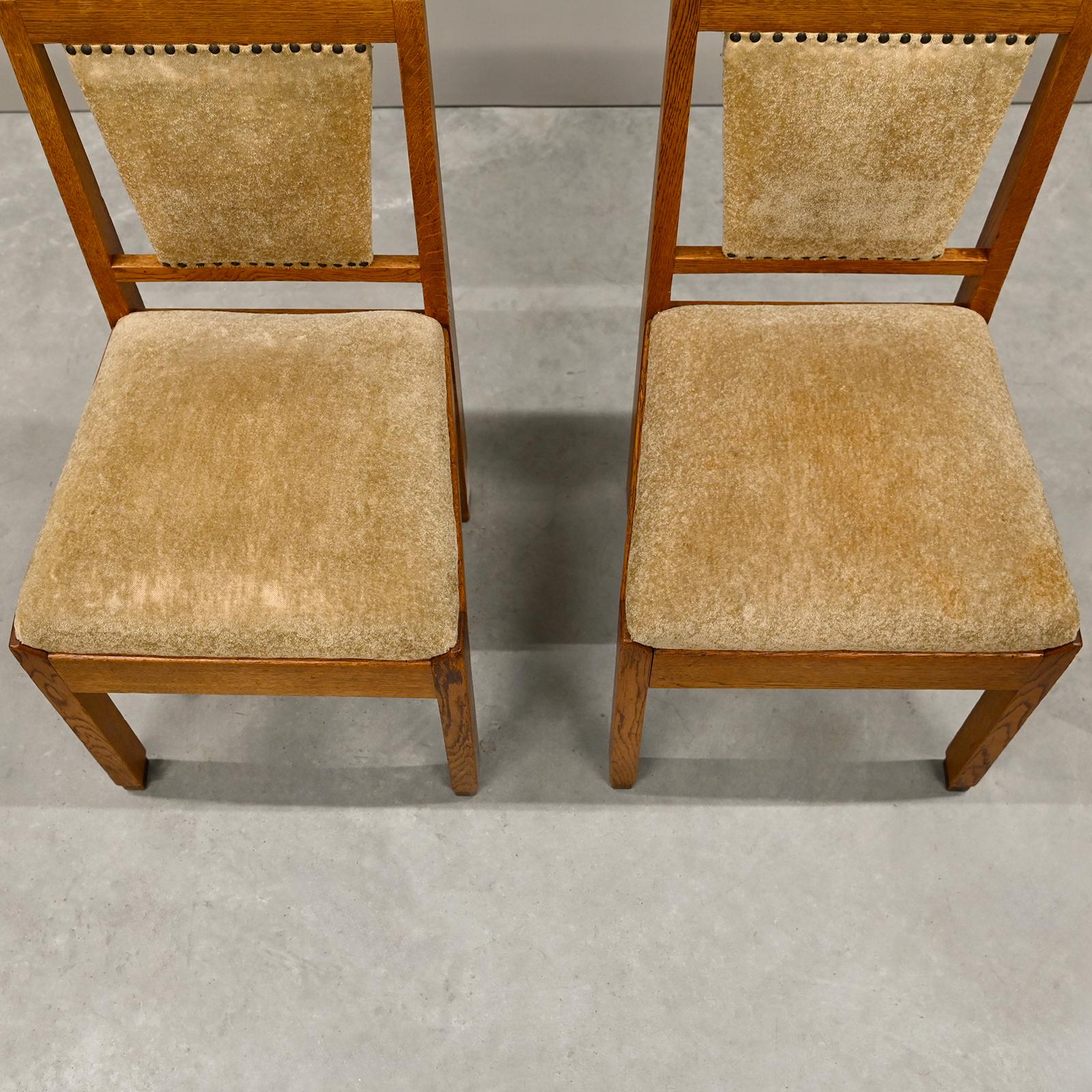 Sillas de comedor Art Decó de roble y tapicería de terciopelo, Escuela de Amsterdam Años 30 en venta 3