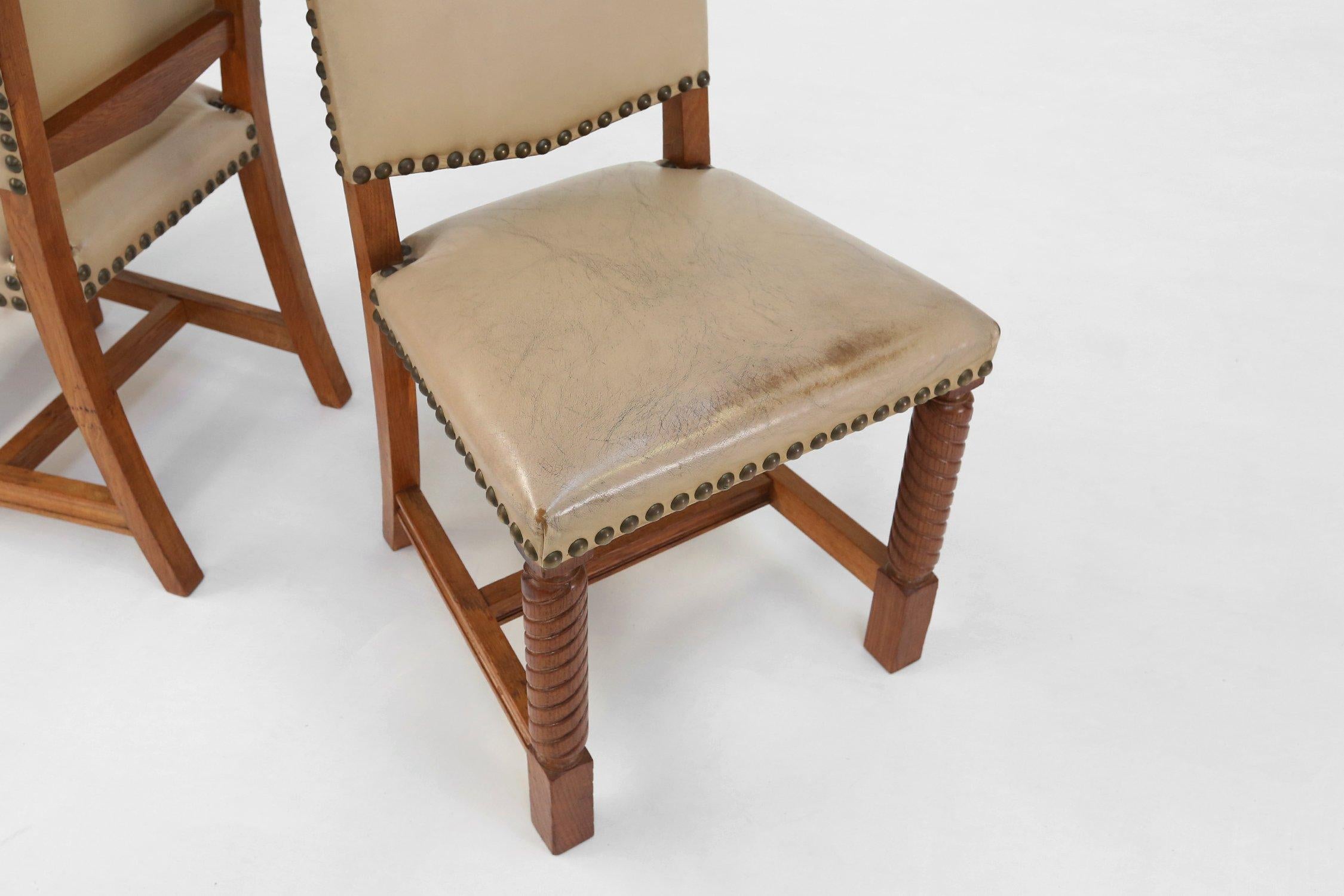 Pelle Sedie da sala da pranzo Art Deco in Oak e pelle, anni '40, set di 8 sedie in vendita