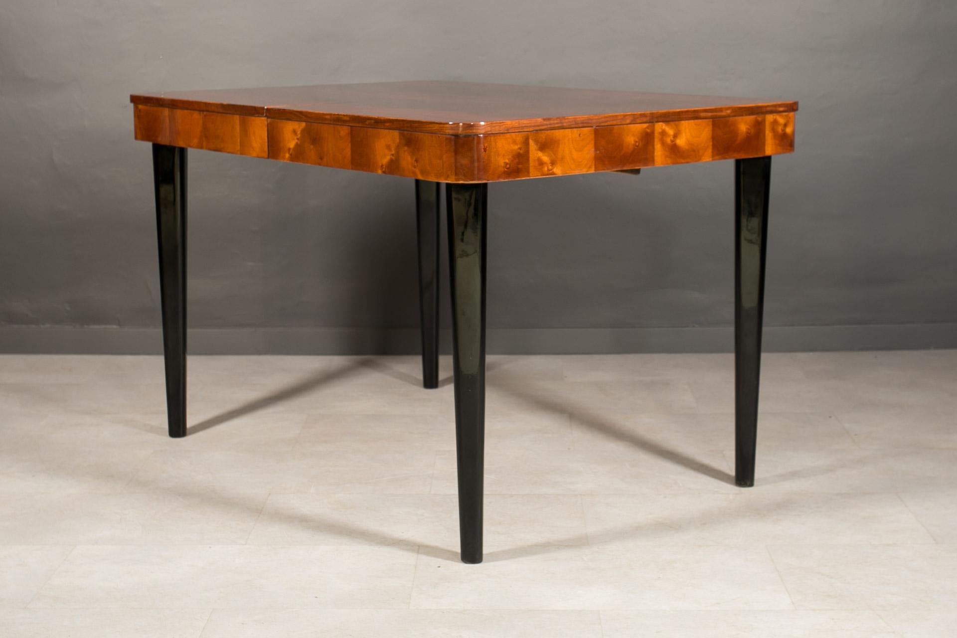 Art-Déco-Esstisch-Set von J. Halabala, ausziehbarer Tisch aus Nussbaumholz, 4 Stühle im Angebot 9