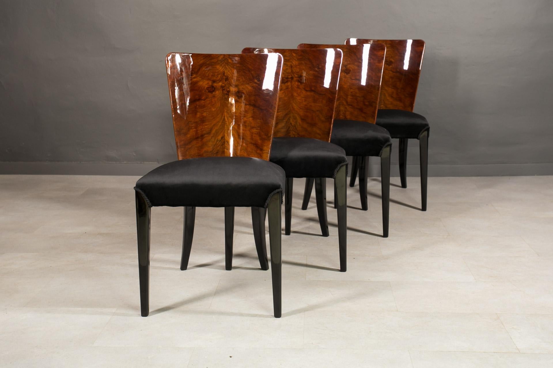 Art-Déco-Esstisch-Set von J. Halabala, ausziehbarer Tisch aus Nussbaumholz, 4 Stühle (Lackiert) im Angebot