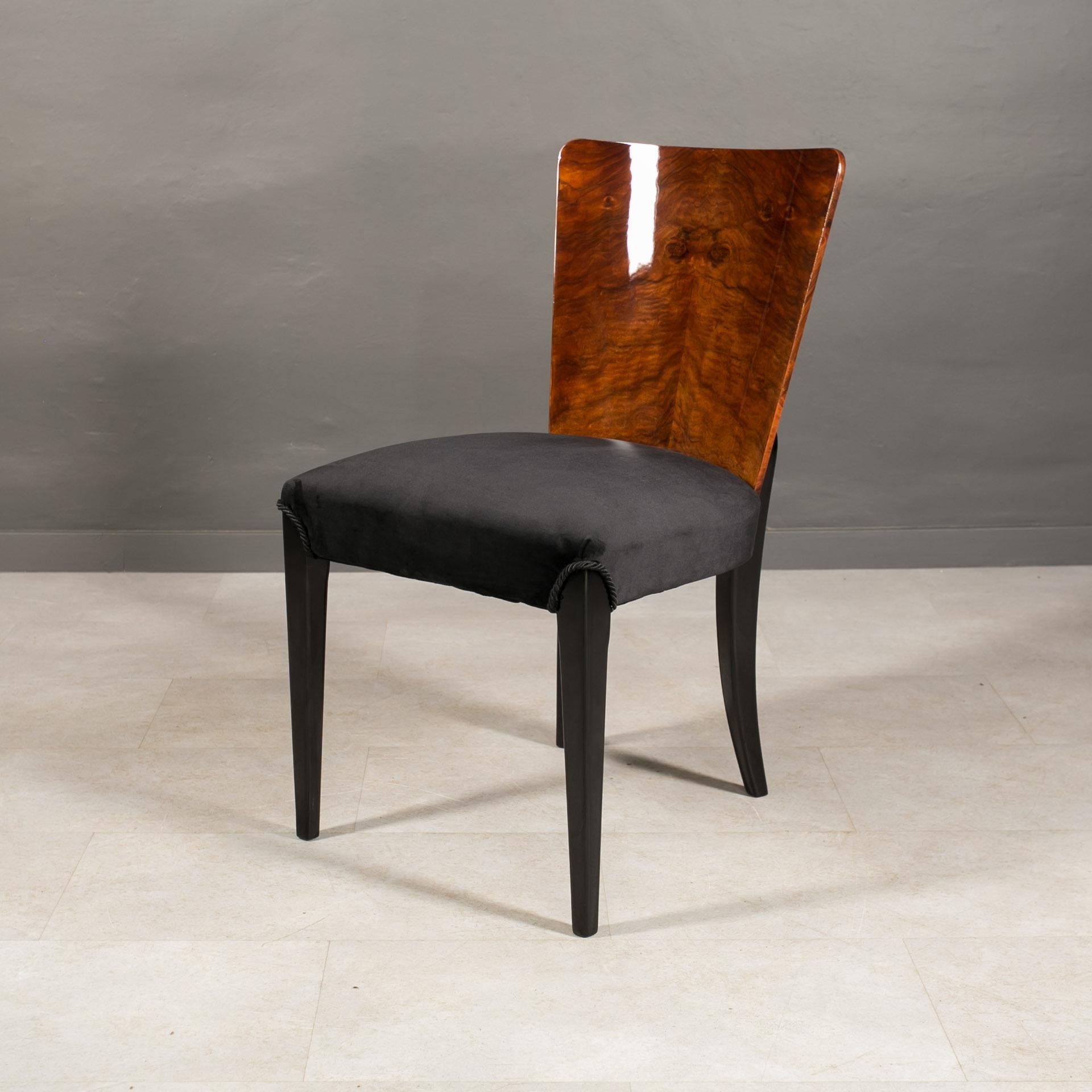 Art-Déco-Esstisch-Set von J. Halabala, ausziehbarer Tisch aus Nussbaumholz, 4 Stühle (Walnuss) im Angebot