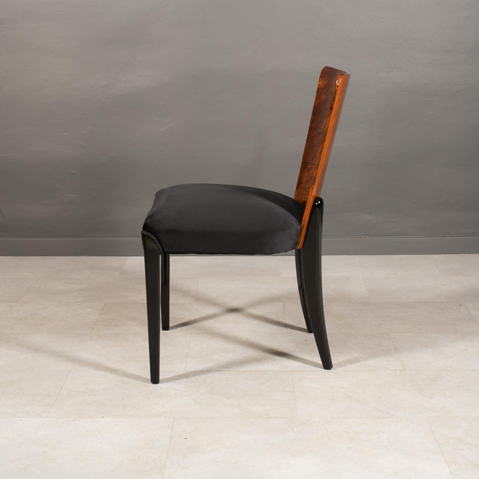 Art-Déco-Esstisch-Set von J. Halabala, ausziehbarer Tisch aus Nussbaumholz, 4 Stühle im Angebot 1