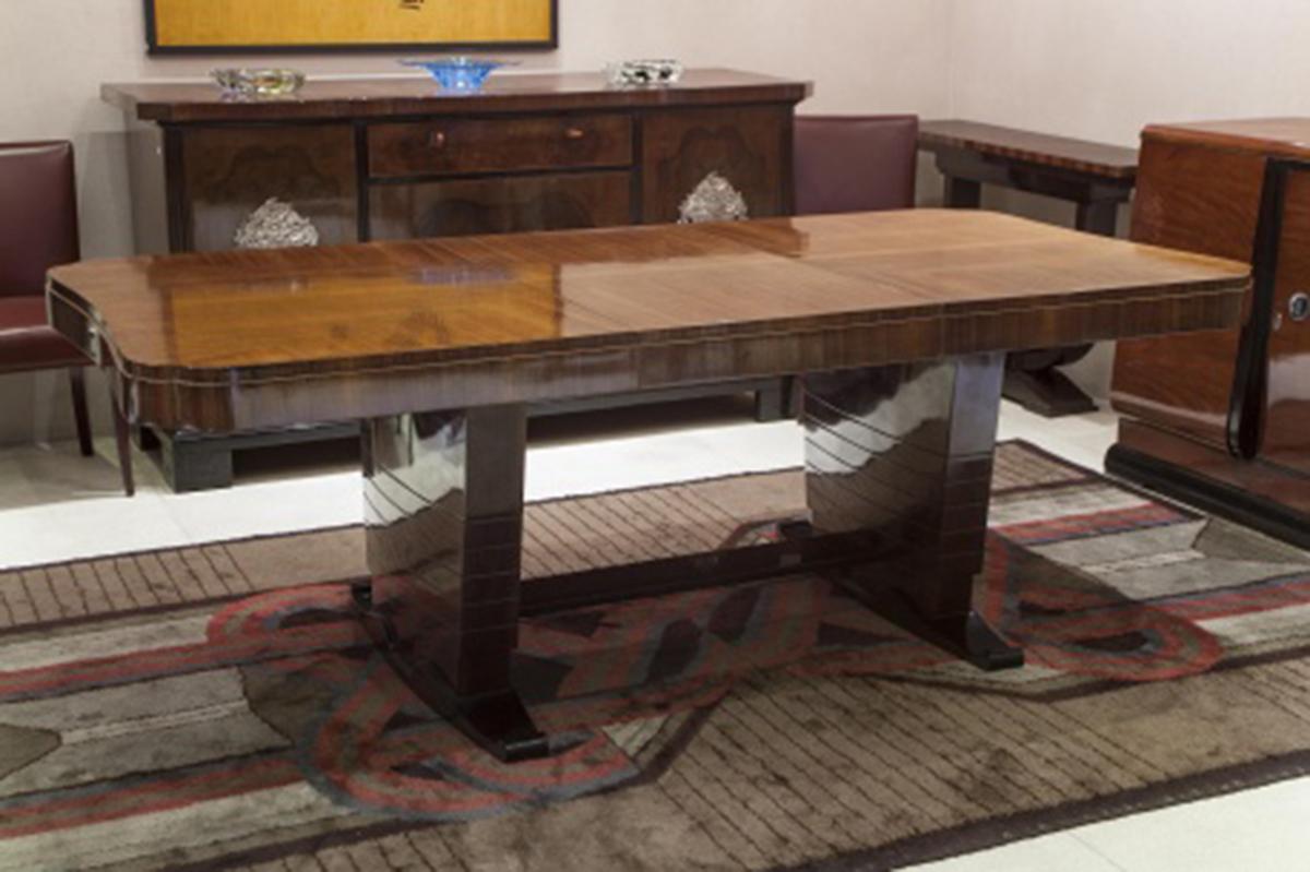 Dining table Art Deco.

Year 1920
Country: French
Wood 
Finish: polyurethanic lacquer
It is an elegant and sophisticated dining table.
You want to live in the golden years, this is the dining table that your project needs.
If you are looking for a