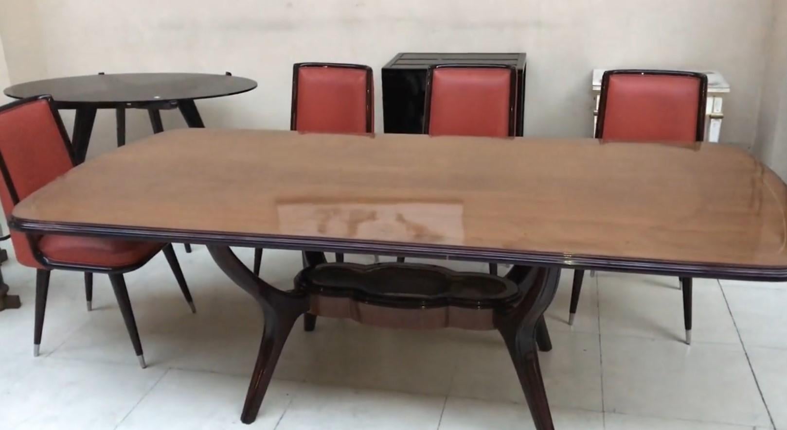 Dining table Art Deco
Year: 1930
Country: France
Wood 
It is an elegant and sophisticated dining table.
You want to live in the golden years, this is the dining table that your project needs.
We have specialized in the sale of Art Deco and Art