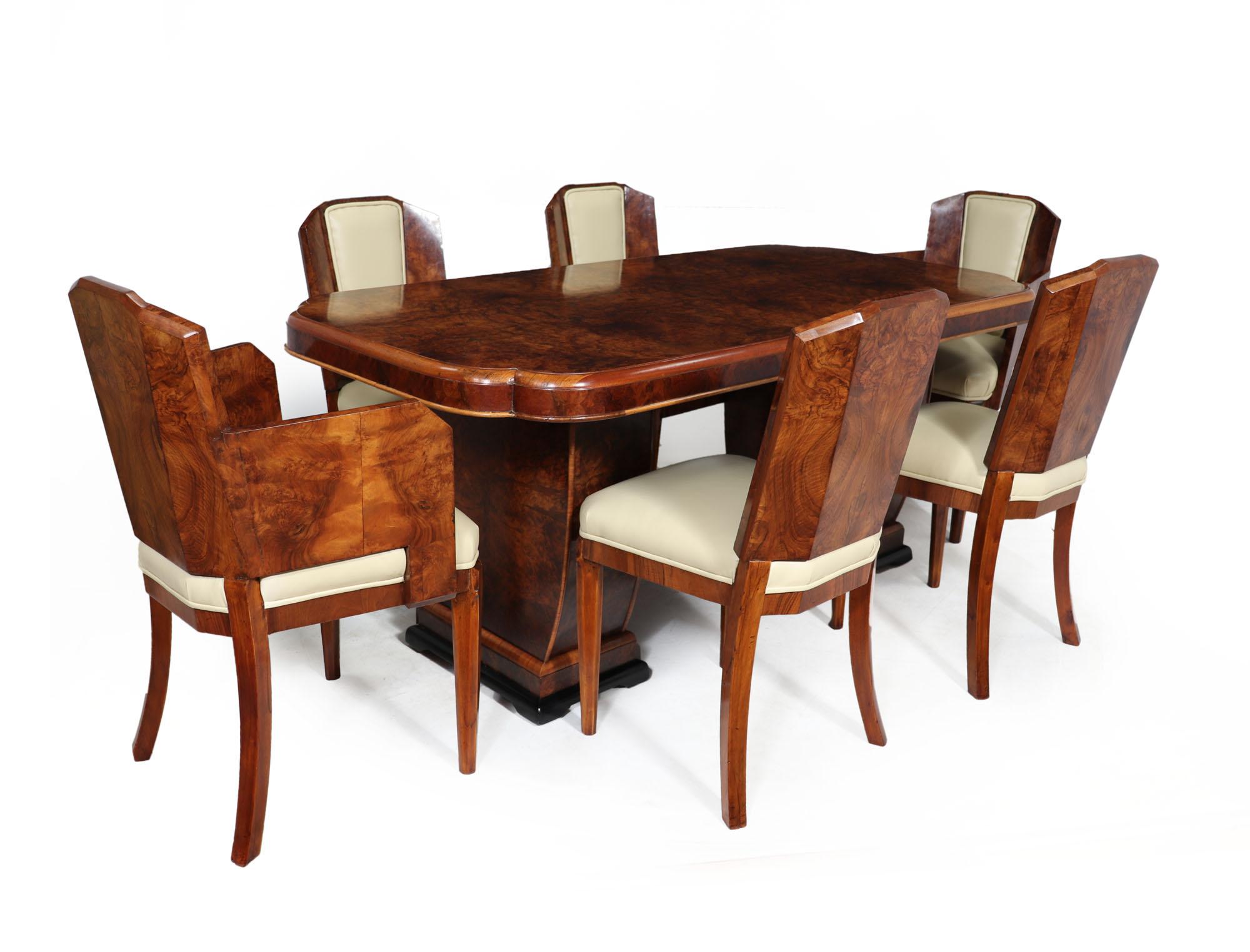 Mid-20th Century Art Deco Dining Table and Chairs by Hille