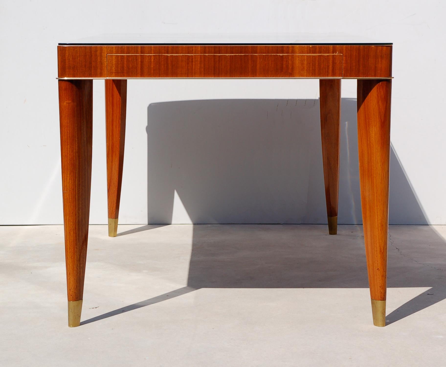 Extendable dining table by De Coene Frères chairs, model Jan/Jean, featured in original catalogue as the number 03-81-689 (Source: Noël Hostens, De Coene Archives). The design dates to the 1930s in late Art Deco, neoclassical style. The table is