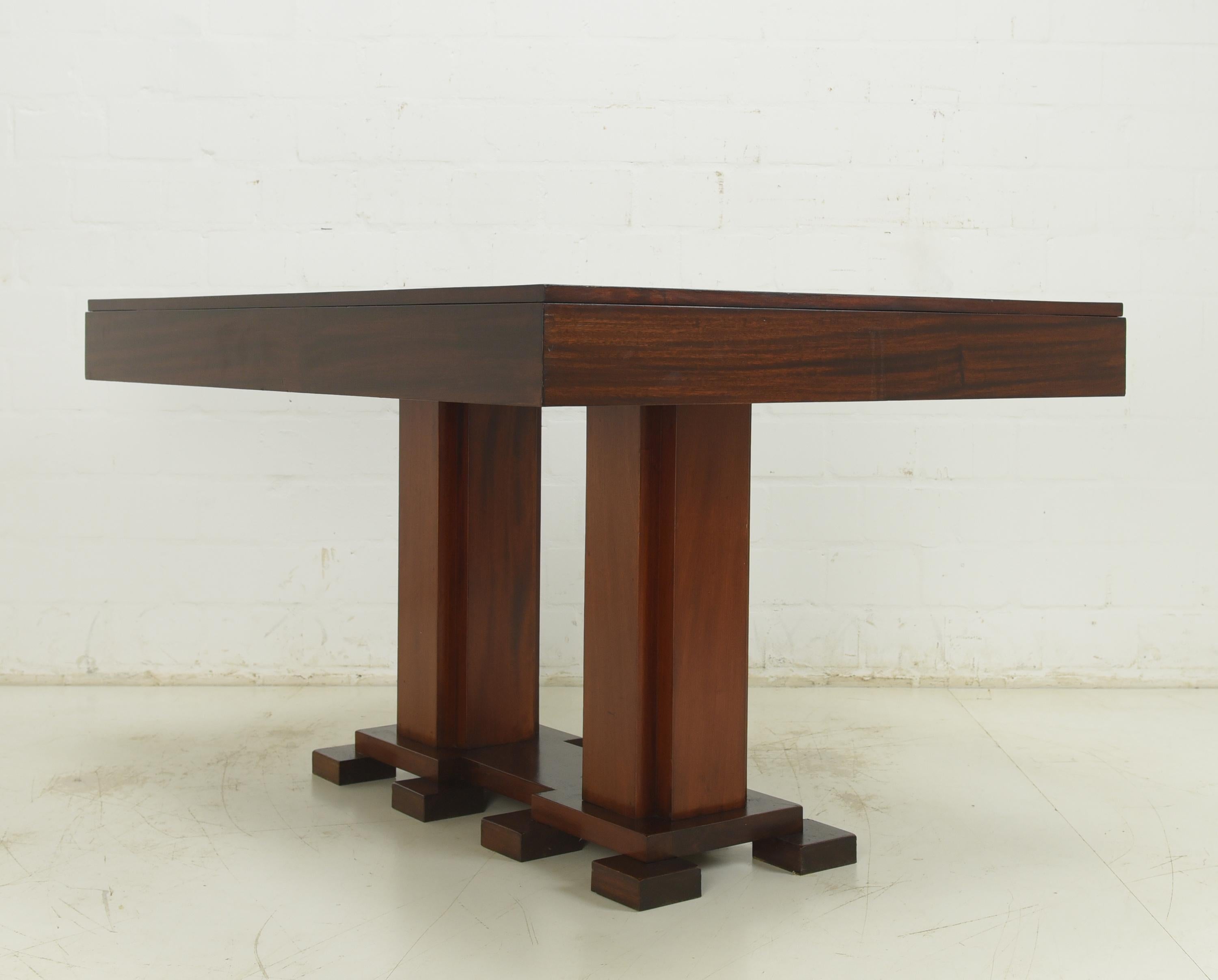 Art Deco Dining Table / Conference Table in Mahogany, circa 1925 For Sale 5
