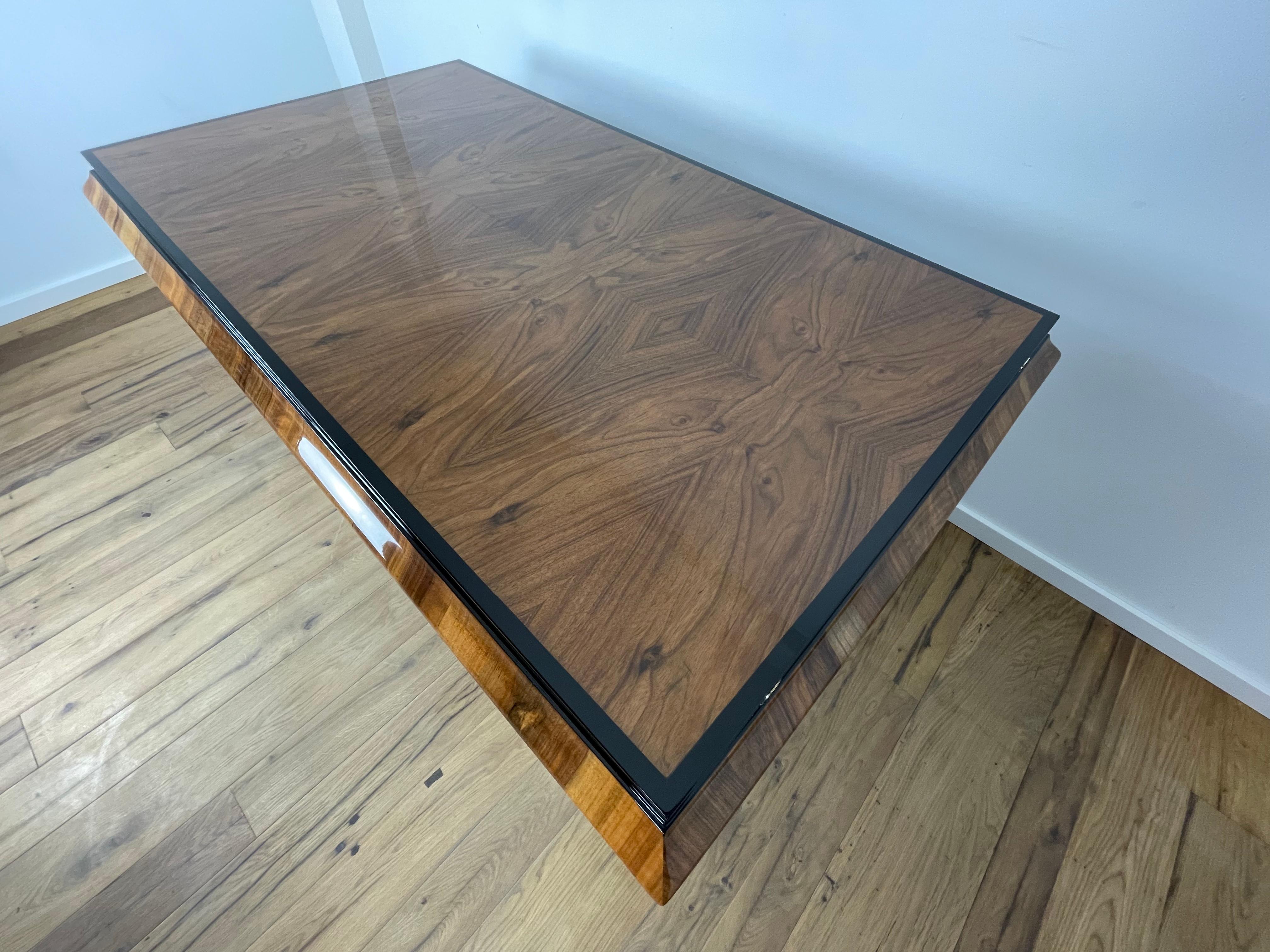 Art Deco Dining Extendable Table / Gondola Table, Paris 1920s, Walnut. In Good Condition In Greven, DE