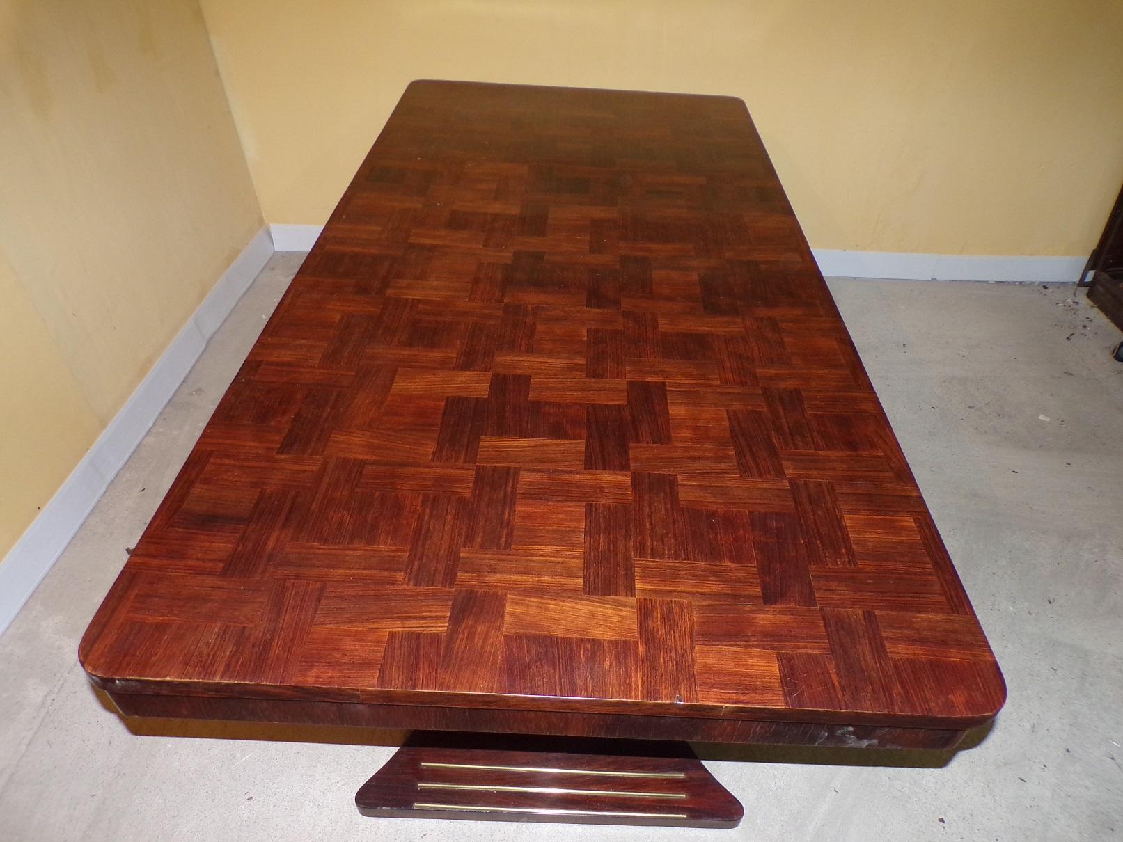 Mid-20th Century Art Deco Dining Table in Macassar Ebony Wood, circa 1930 For Sale