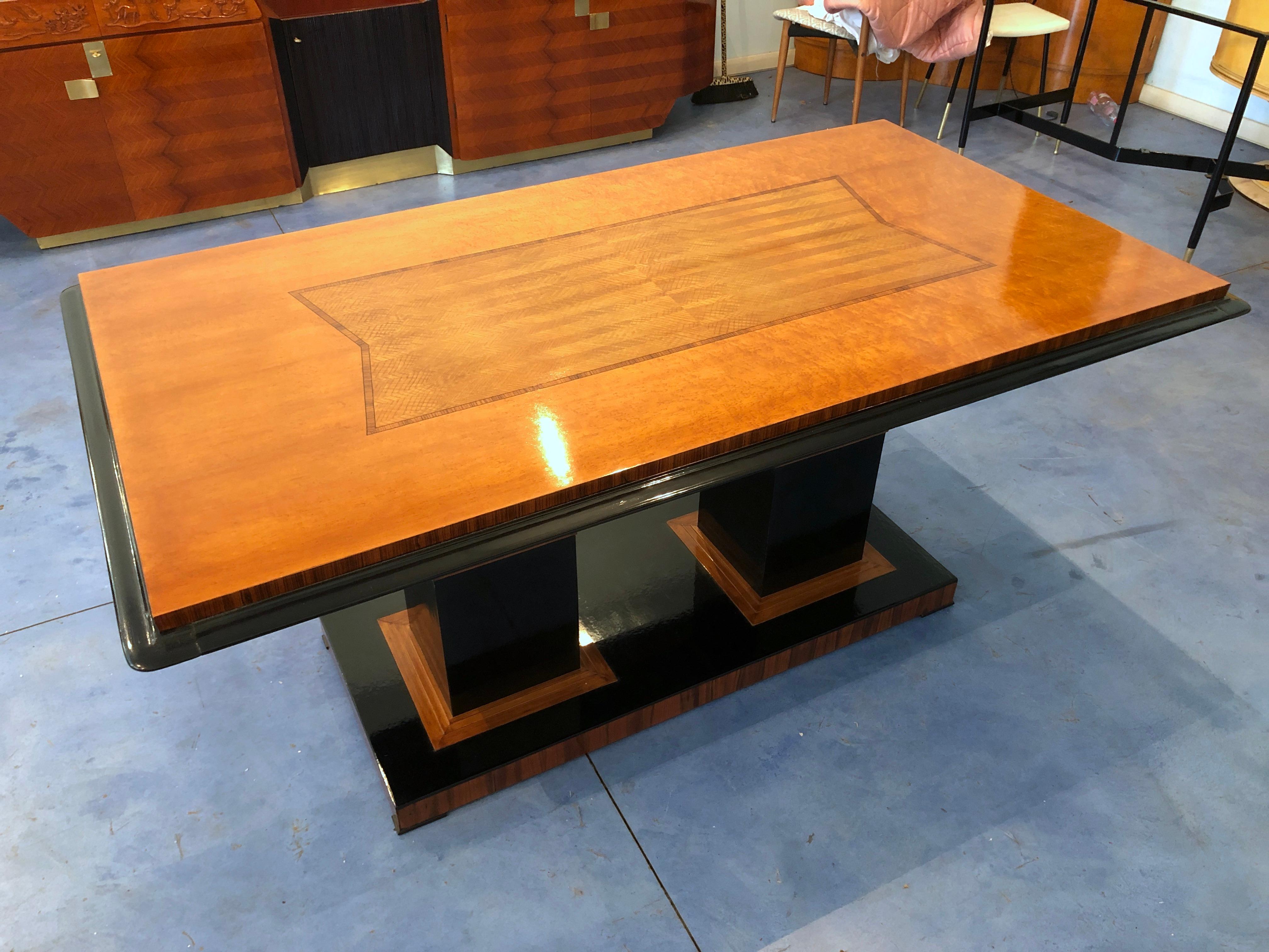 Lacquered Italian Art Deco Dining Table in Maple with Decoration, 1940s For Sale