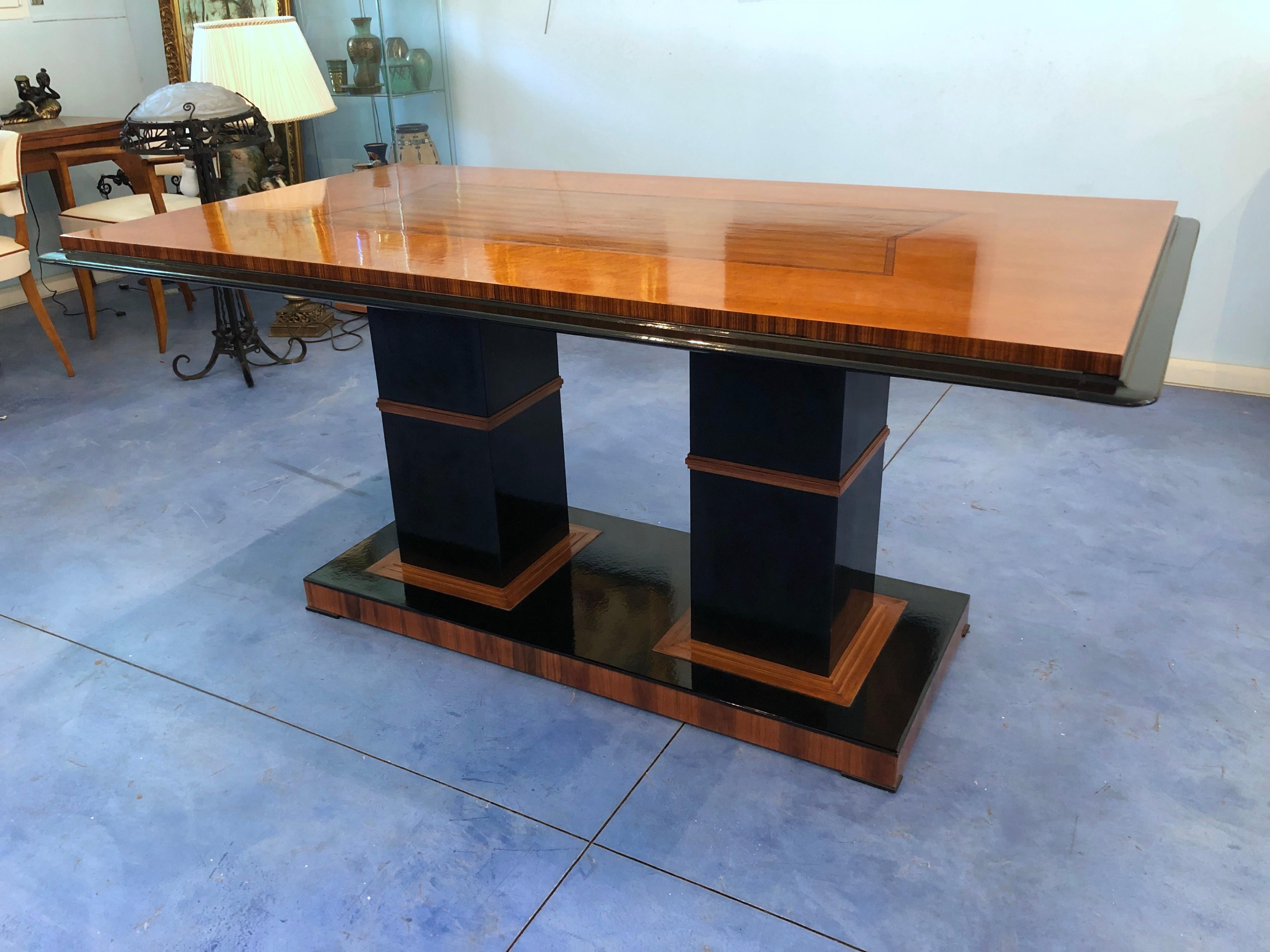 Italian Art Deco Dining Table in Maple with Decoration, 1940s For Sale 1