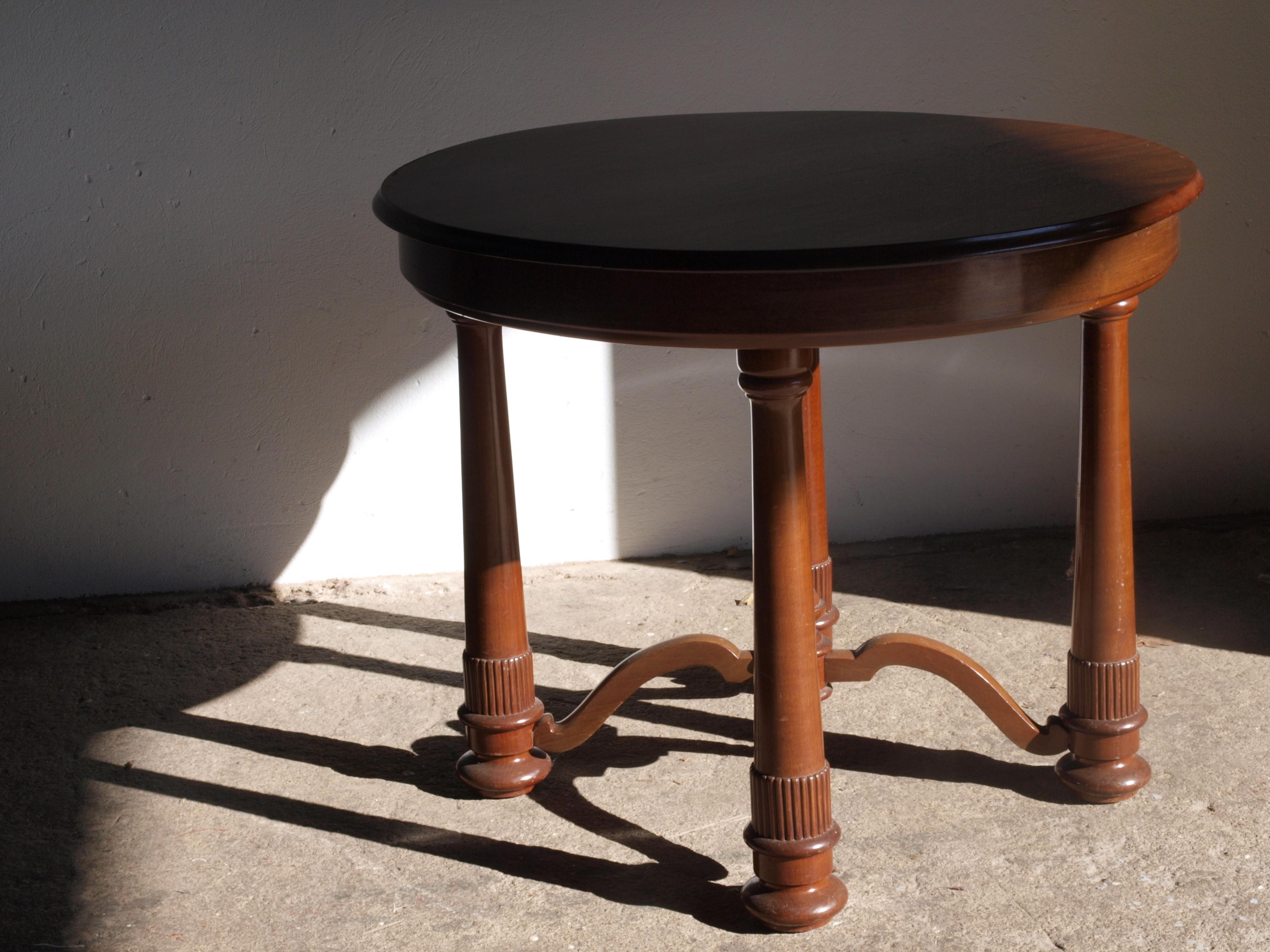 Lovely Art Deco table from the begging of the last century.

A small round table that will fit most of the modern homes. Use it as a writing table or a kitchen table for the breakfast in the morning.

Unique tavle, that you for sure will never find