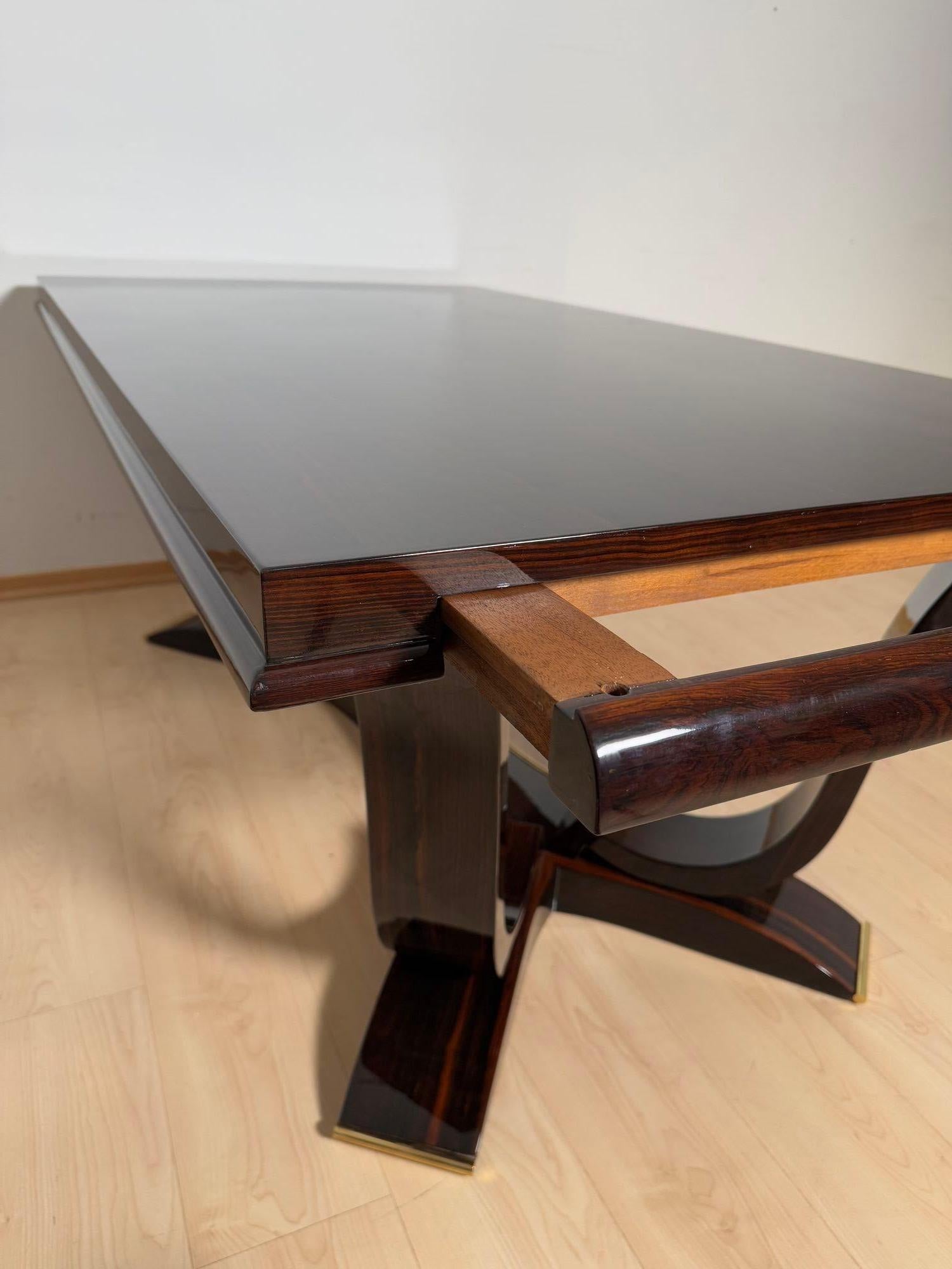 Table de salle à manger Art Deco avec 10 chaises, ébène de Macassar, laiton, Paris circa 1930 en vente 11