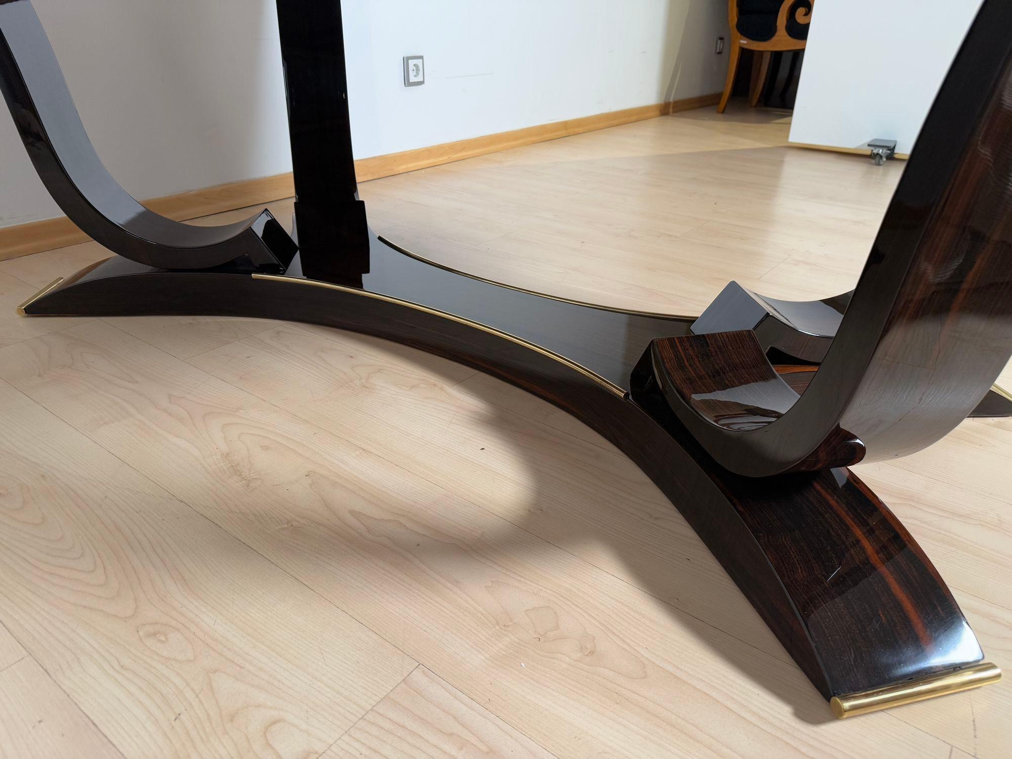 Français Table de salle à manger Art Deco avec 10 chaises, ébène de Macassar, laiton, Paris circa 1930 en vente