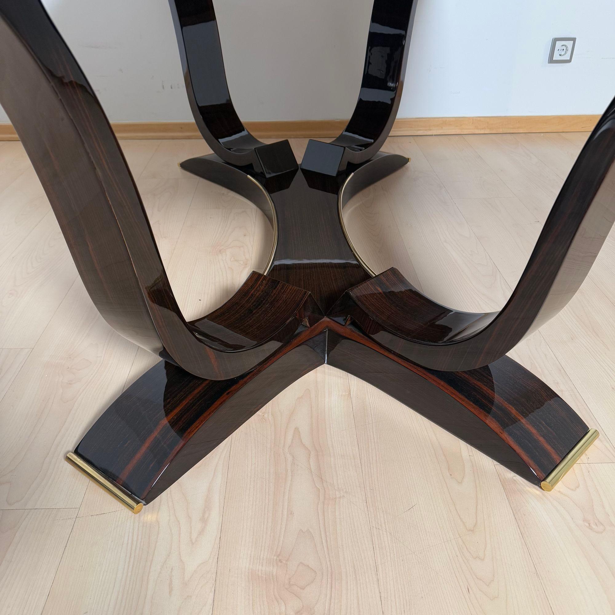 Poli Table de salle à manger Art Deco avec 10 chaises, ébène de Macassar, laiton, Paris circa 1930 en vente