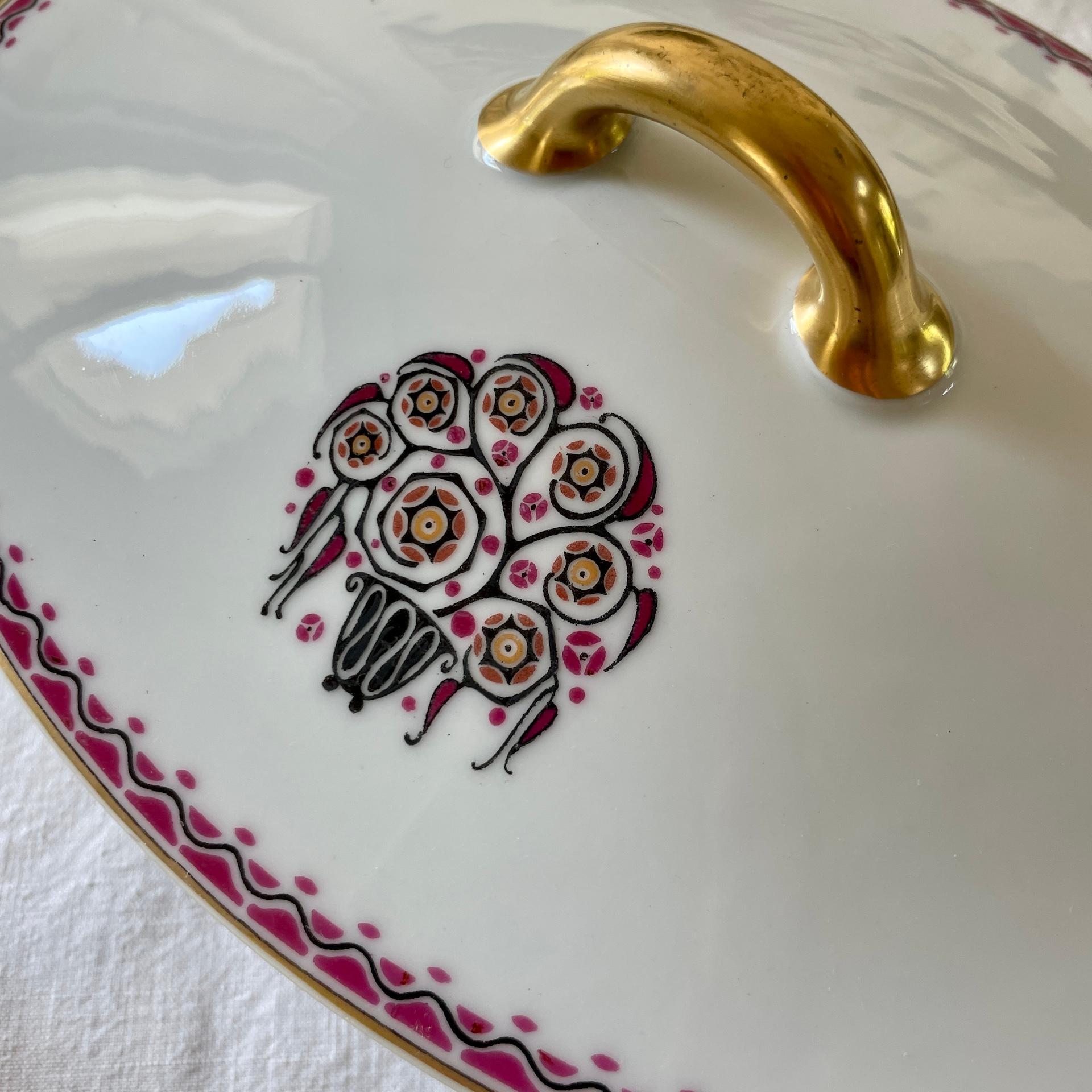 This table service is typically Art Deco.
Signed by a famous porcelain manufacture in Limoges, the Haviland factory, signed Haviland and Decorated by Haviland & Co for the Palais de Cristal in Toulon.
The stylized floral decoration is remarkable for