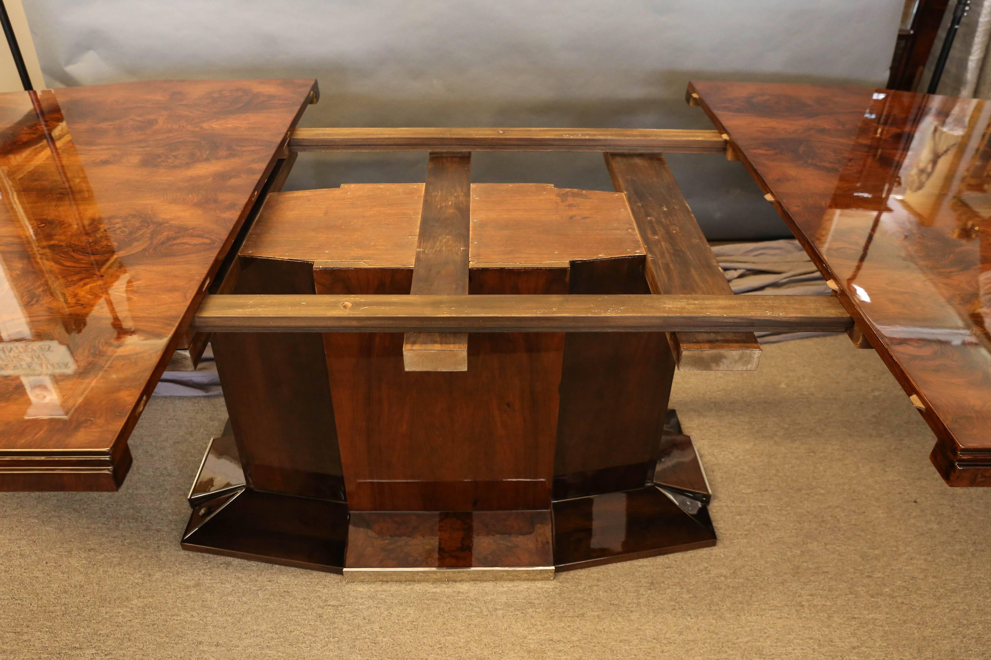 French Art Deco Dining Room Table in Burl Walnut 1