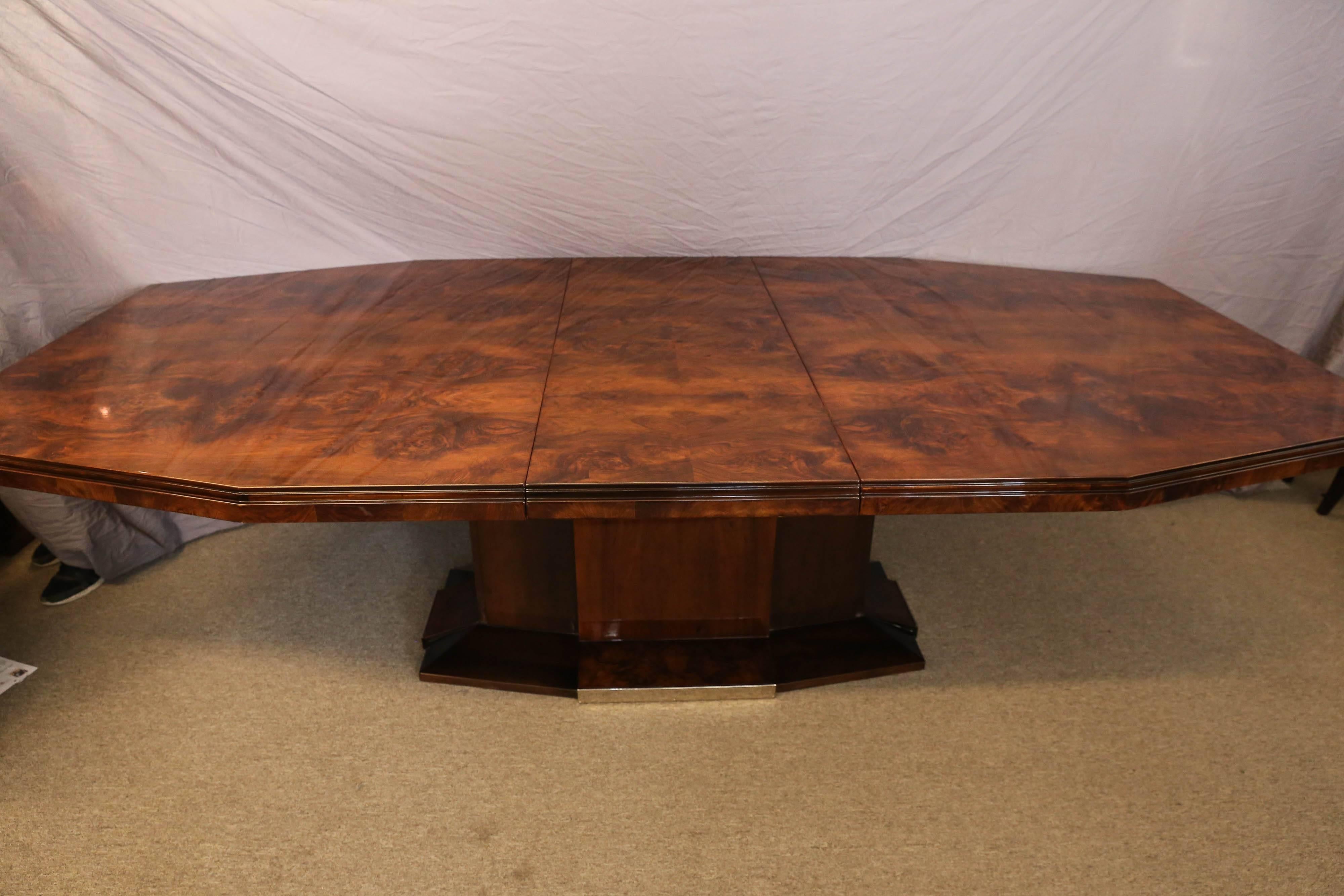 French Art Deco Dining Room Table in Burl Walnut 3