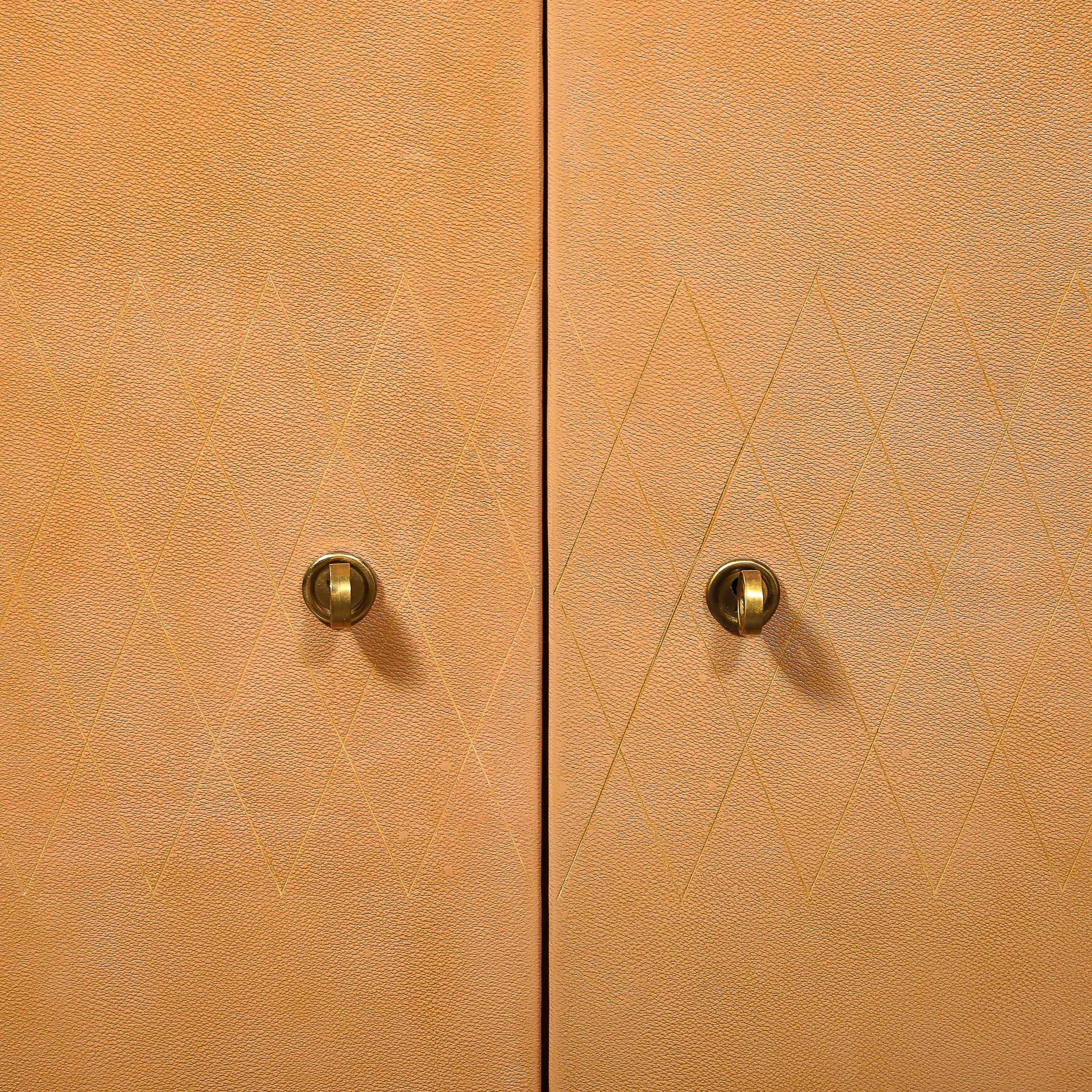 Pelle Credenza in stile Art Déco Directoire in noce e ante in pelle di cuoio in vendita