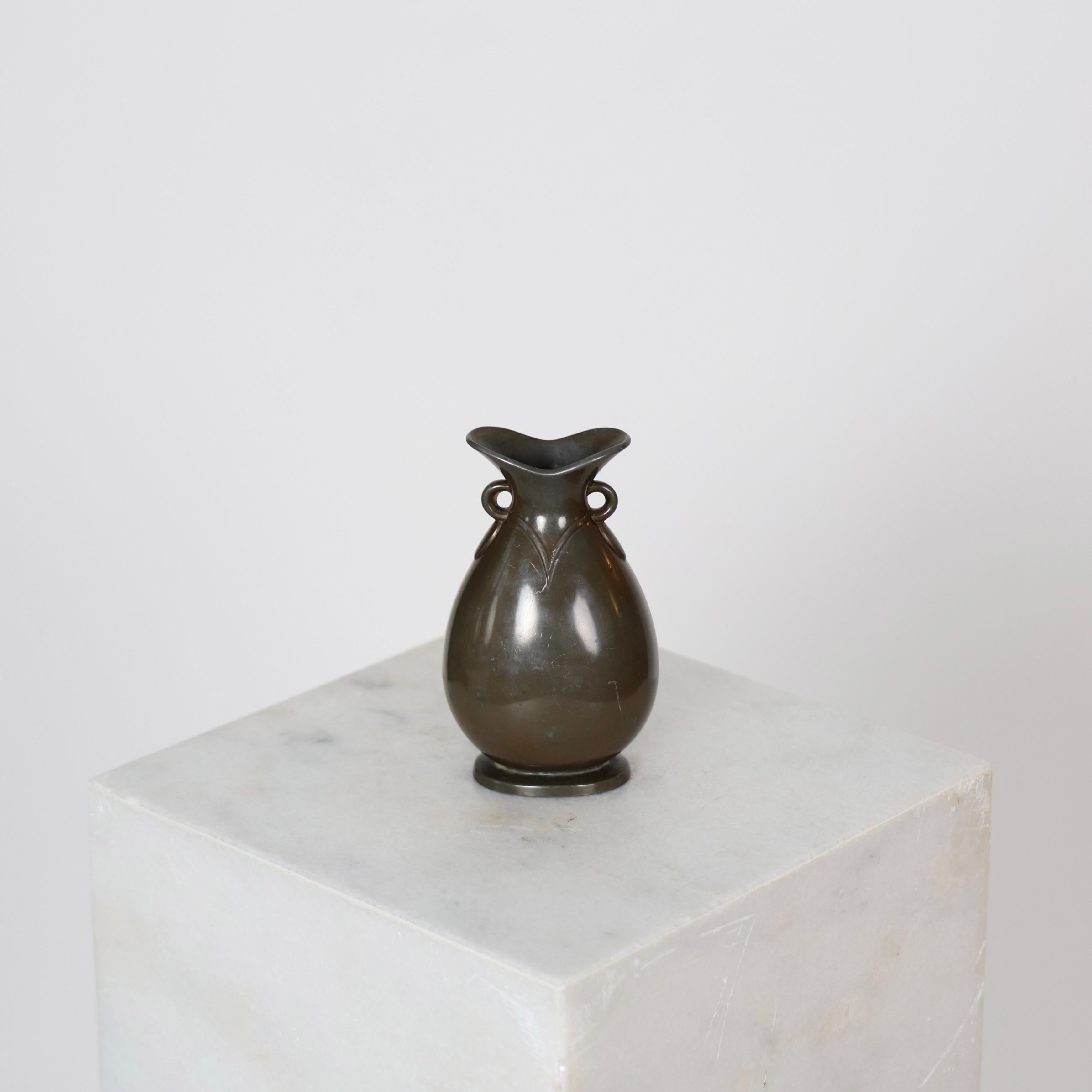 Art Deco Diskometal Vase by Just Andersen, 1920s, Denmark In condizioni buone in vendita a Værløse, DK