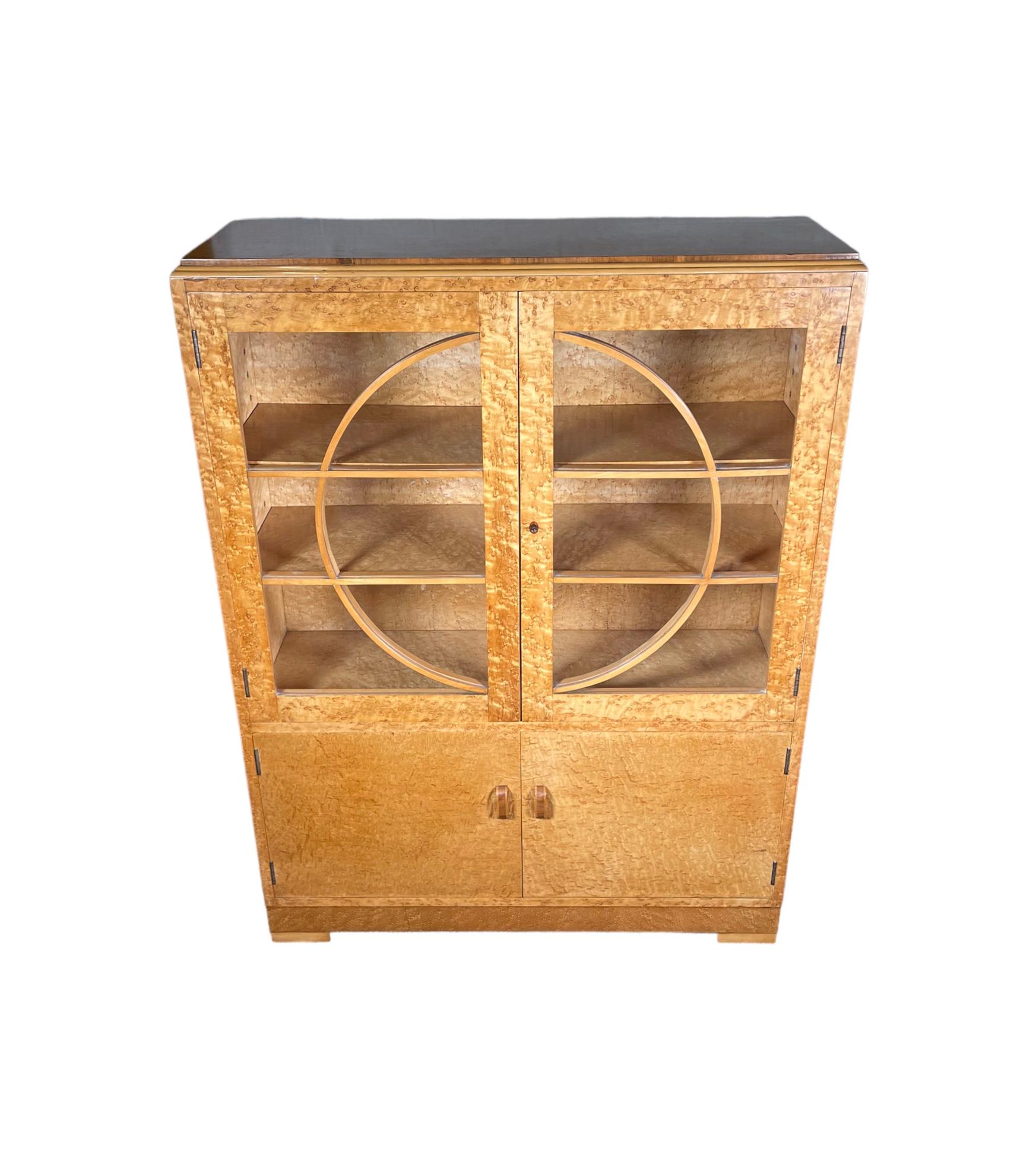 Art Deco Display Cabinet In Good Condition In Lee-On-The-Solent, GB