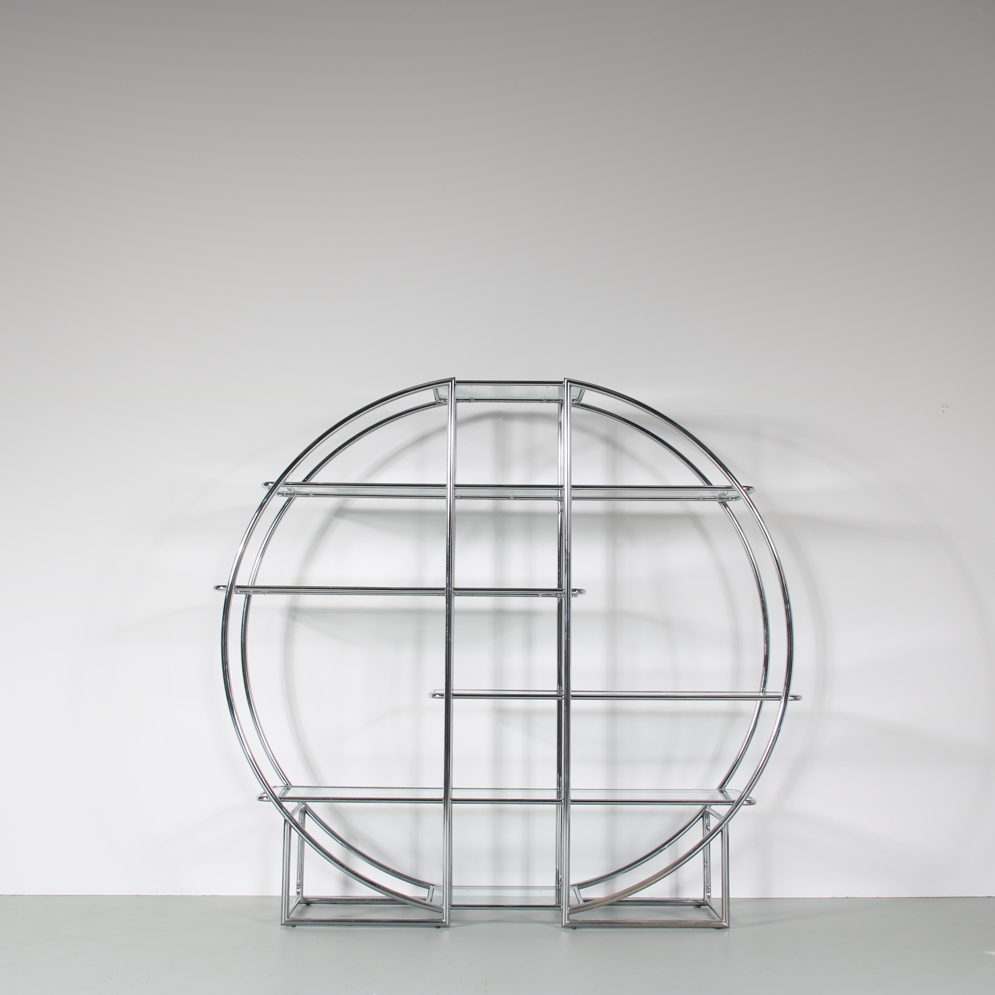 A wonderful art deco style display cabinet, manufactured in France around 1960.

This impressive piece is made of high quality tubular chrome plated metal with glass shelves. It has a beautiful style, different from every angle! The round frame