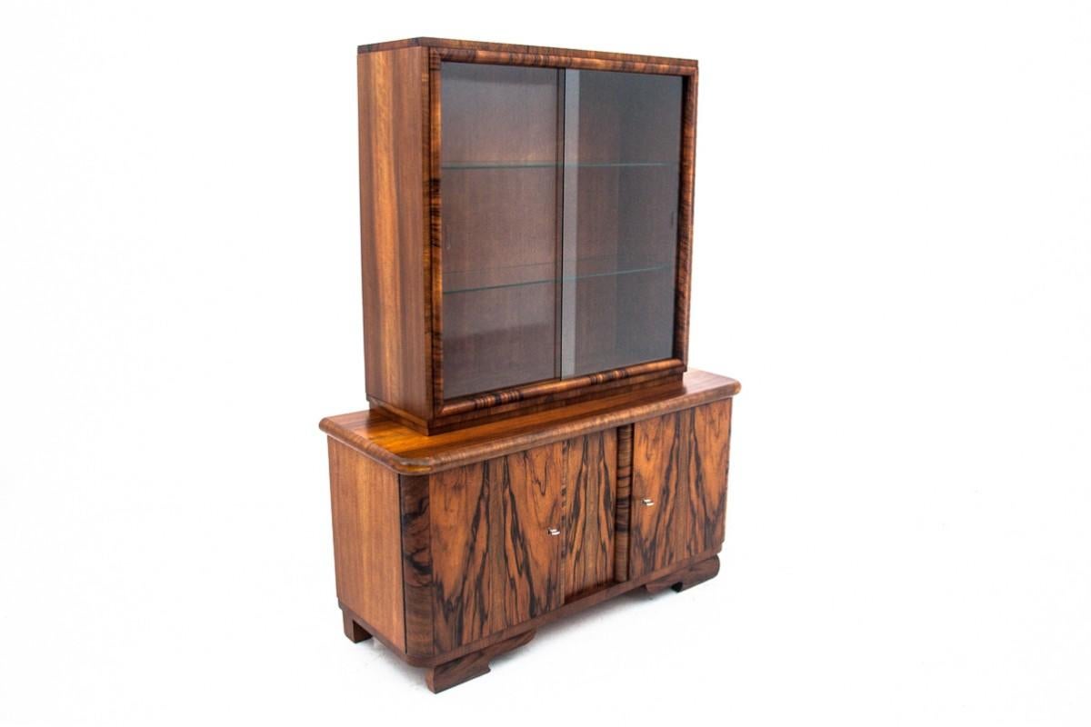 Display cabinet from around 1940, Poland.

The furniture is in very good condition, after professional renovation.

Dimensions: height 156 cm / width 120 cm / depth 44 cm