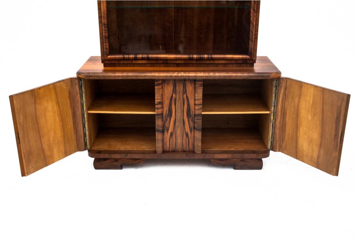 Polish Art Deco display cabinet from the 1940s, Poland. For Sale
