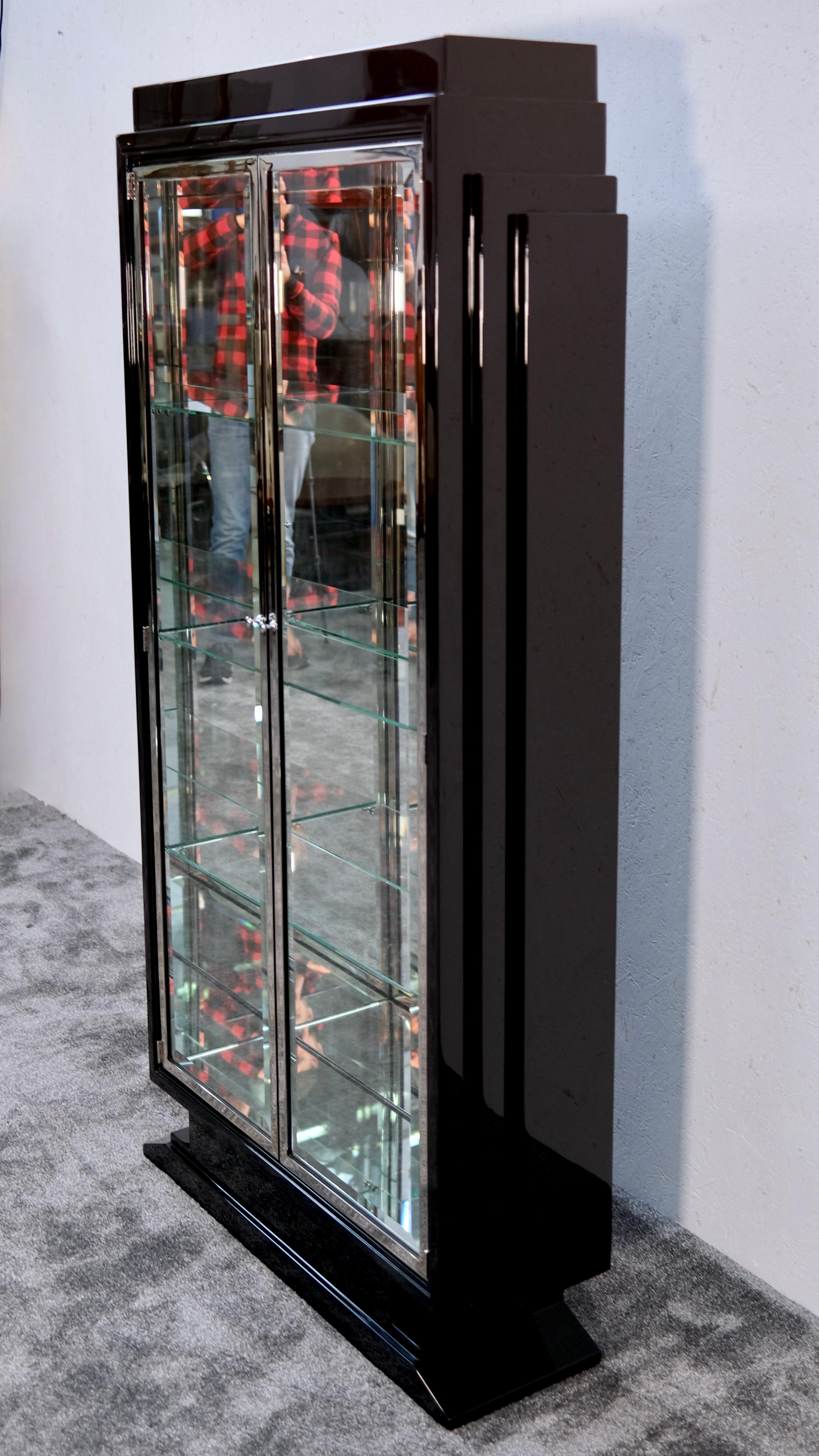 Vitrina Art Decó Negra con Interior de Espejo y Cristal, Francia Años 30 Francés en venta