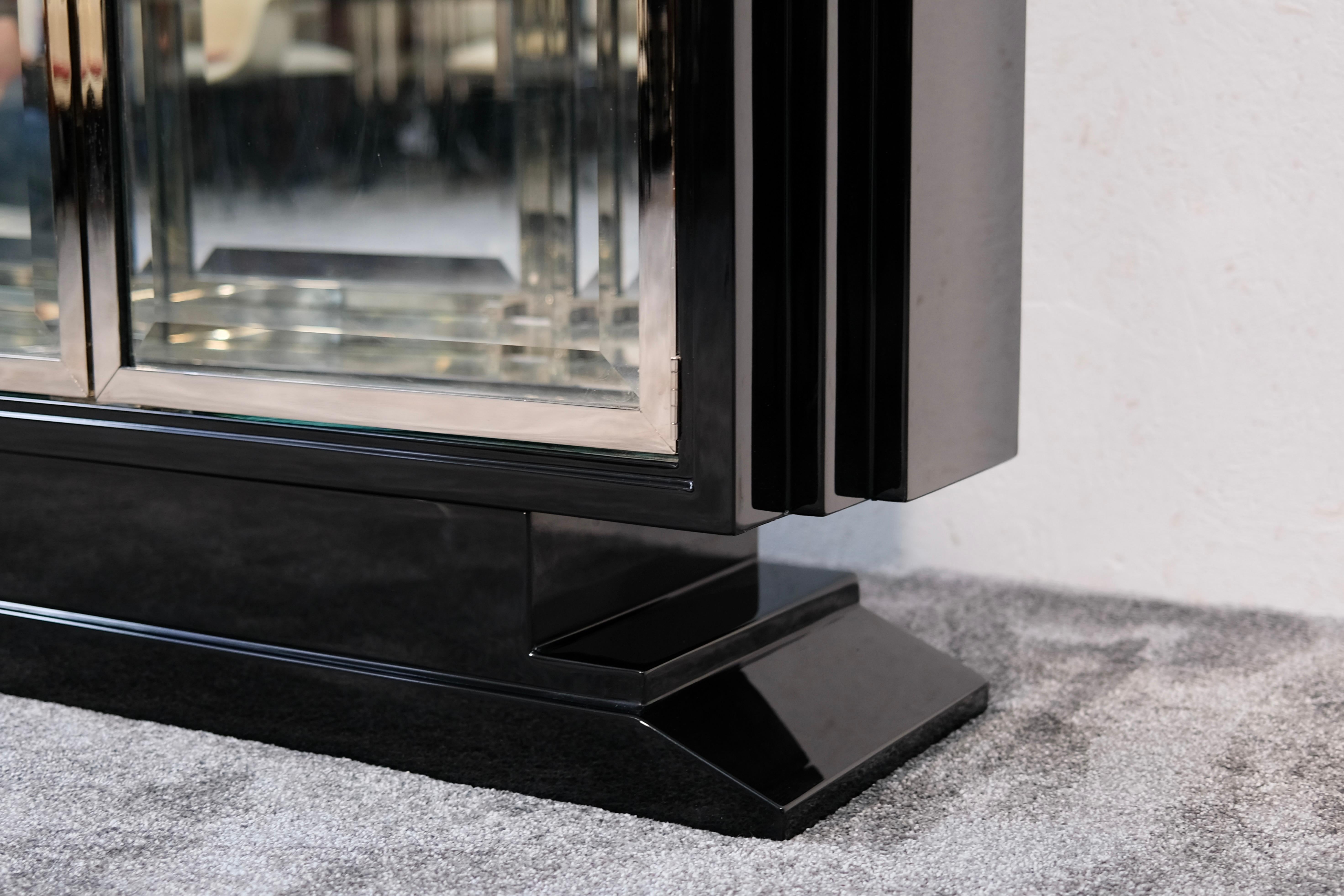 Vitrina Art Decó Negra con Interior de Espejo y Cristal, Francia Años 30 en Bueno estado para la venta en Ulm, DE