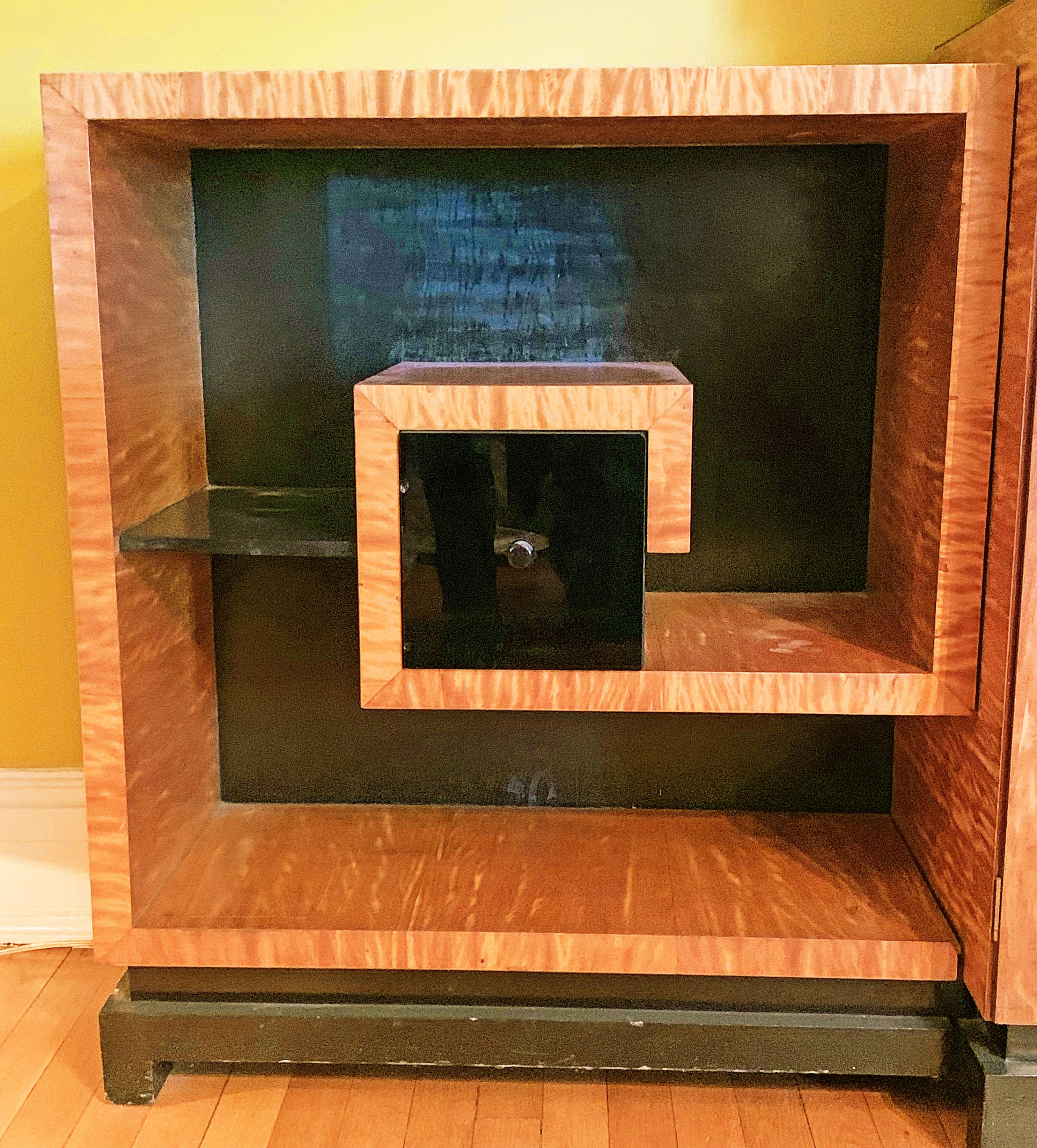 Art Deco Display Cabinet in Golden Mahogany with Vitrine and Greek Key Shelves In Good Condition For Sale In Philadelphia, PA