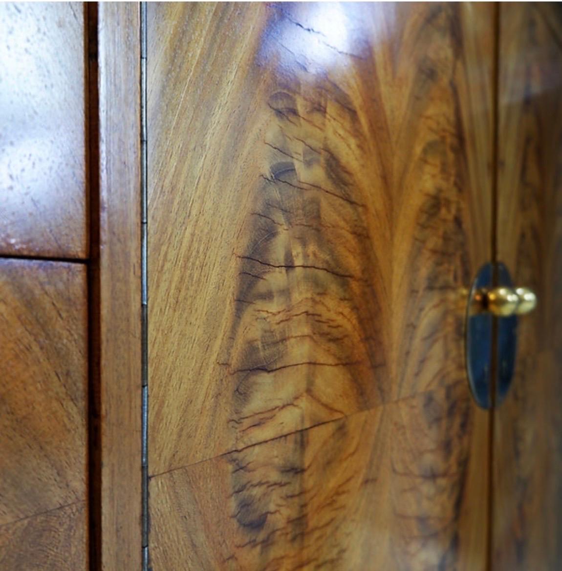 Art deco display cabinet in walnut veneer - Circa 1930 For Sale 5
