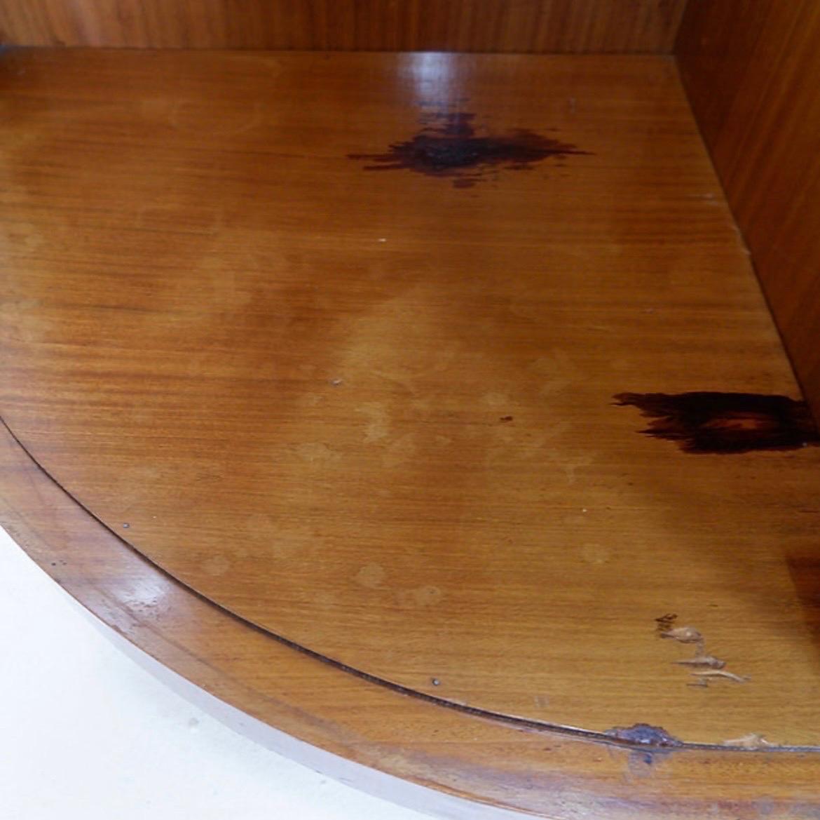 Art deco display cabinet in walnut veneer - Circa 1930 For Sale 6