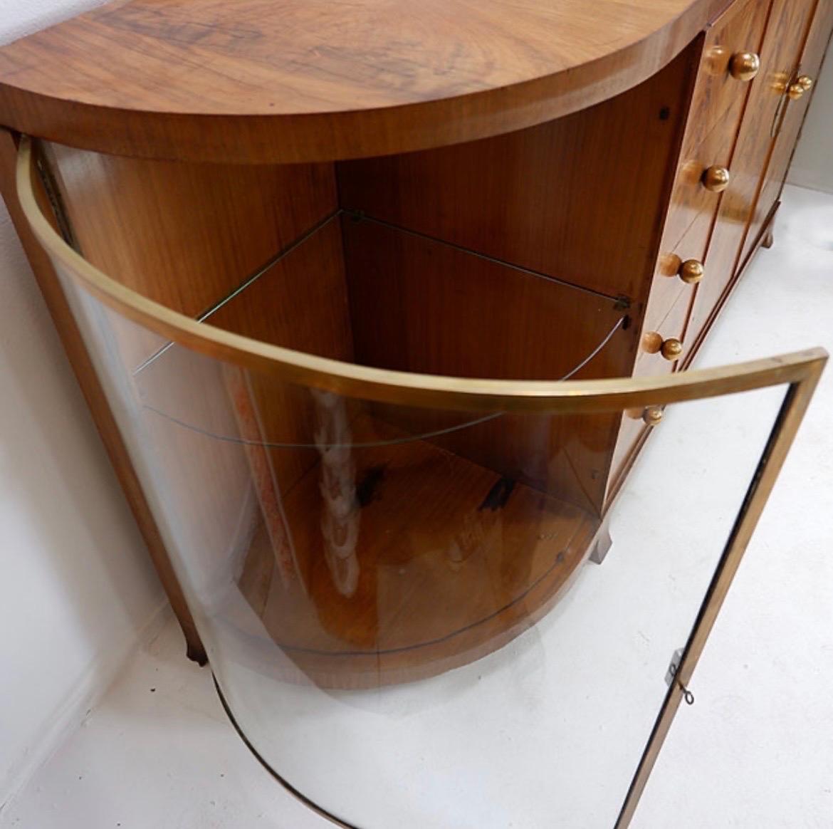French Art deco display cabinet in walnut veneer - Circa 1930 For Sale