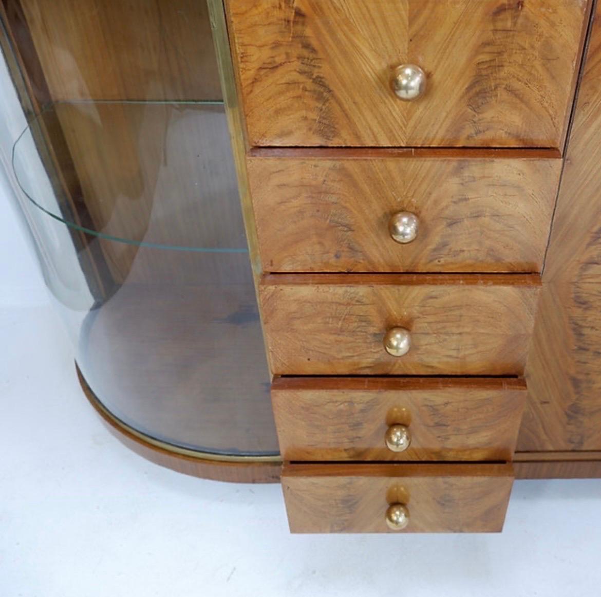 20th Century Art deco display cabinet in walnut veneer - Circa 1930 For Sale