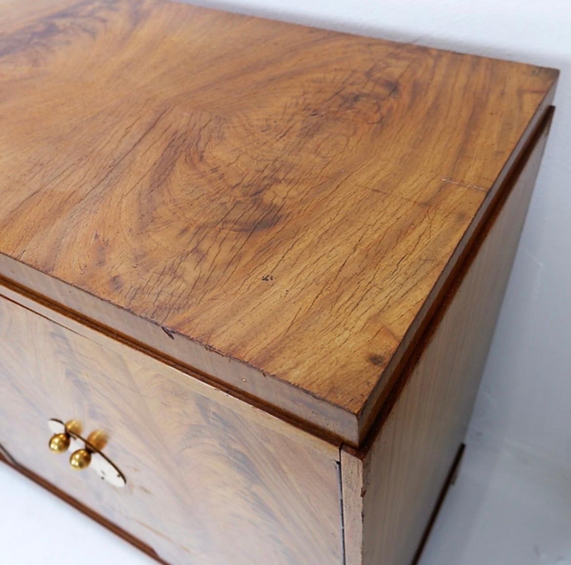 Art deco display cabinet in walnut veneer - Circa 1930 For Sale 2