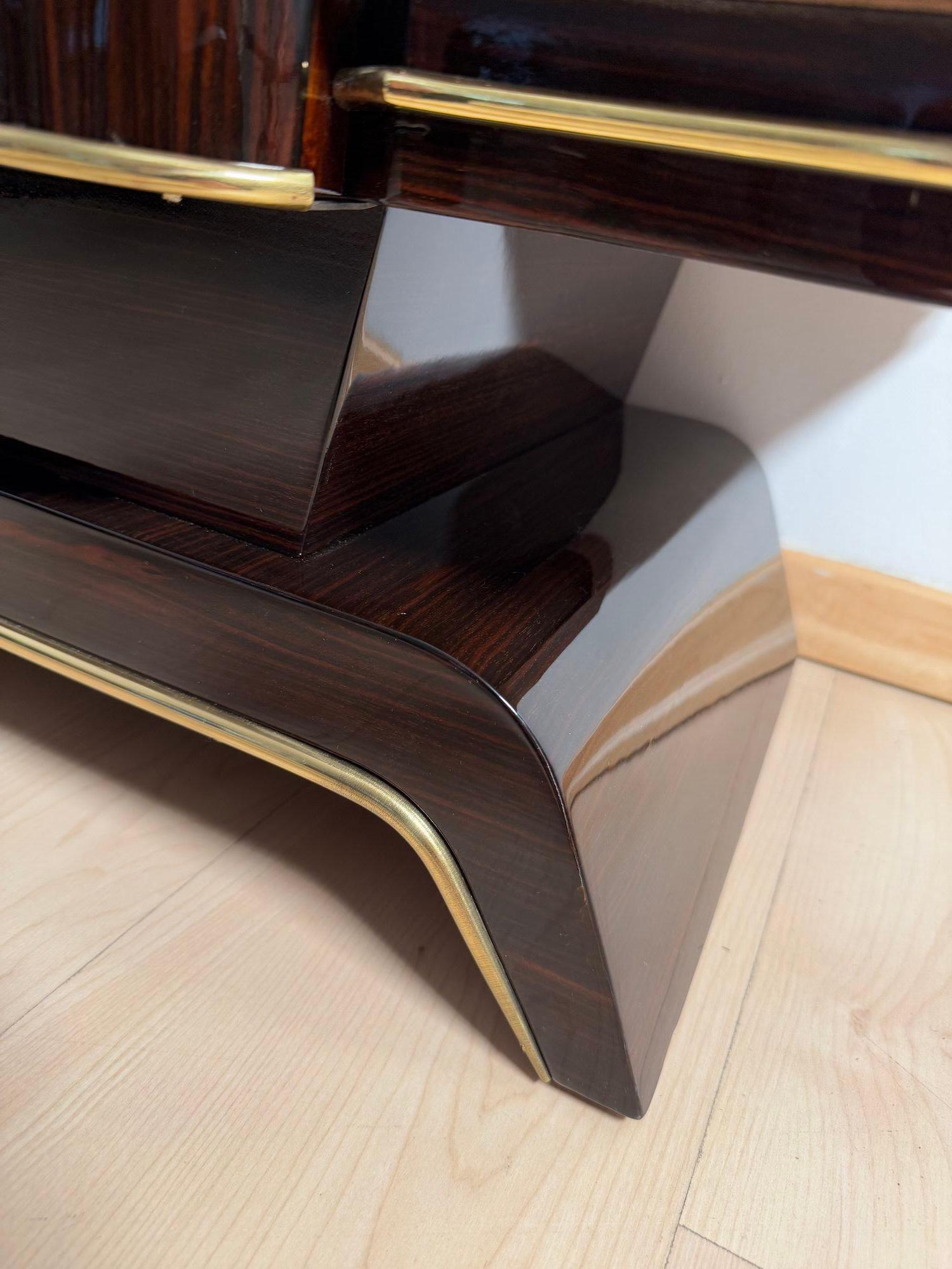 Art Deco Vitrine Sideboard, Makassar Ebenholz, Ahorn, Messing, Glas, Paris um 193 im Angebot 2