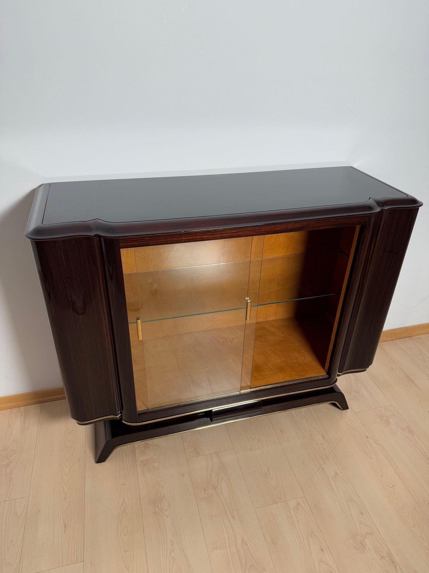 Art Deco Vitrine Sideboard, Makassar Ebenholz, Ahorn, Messing, Glas, Paris um 193 im Angebot 4