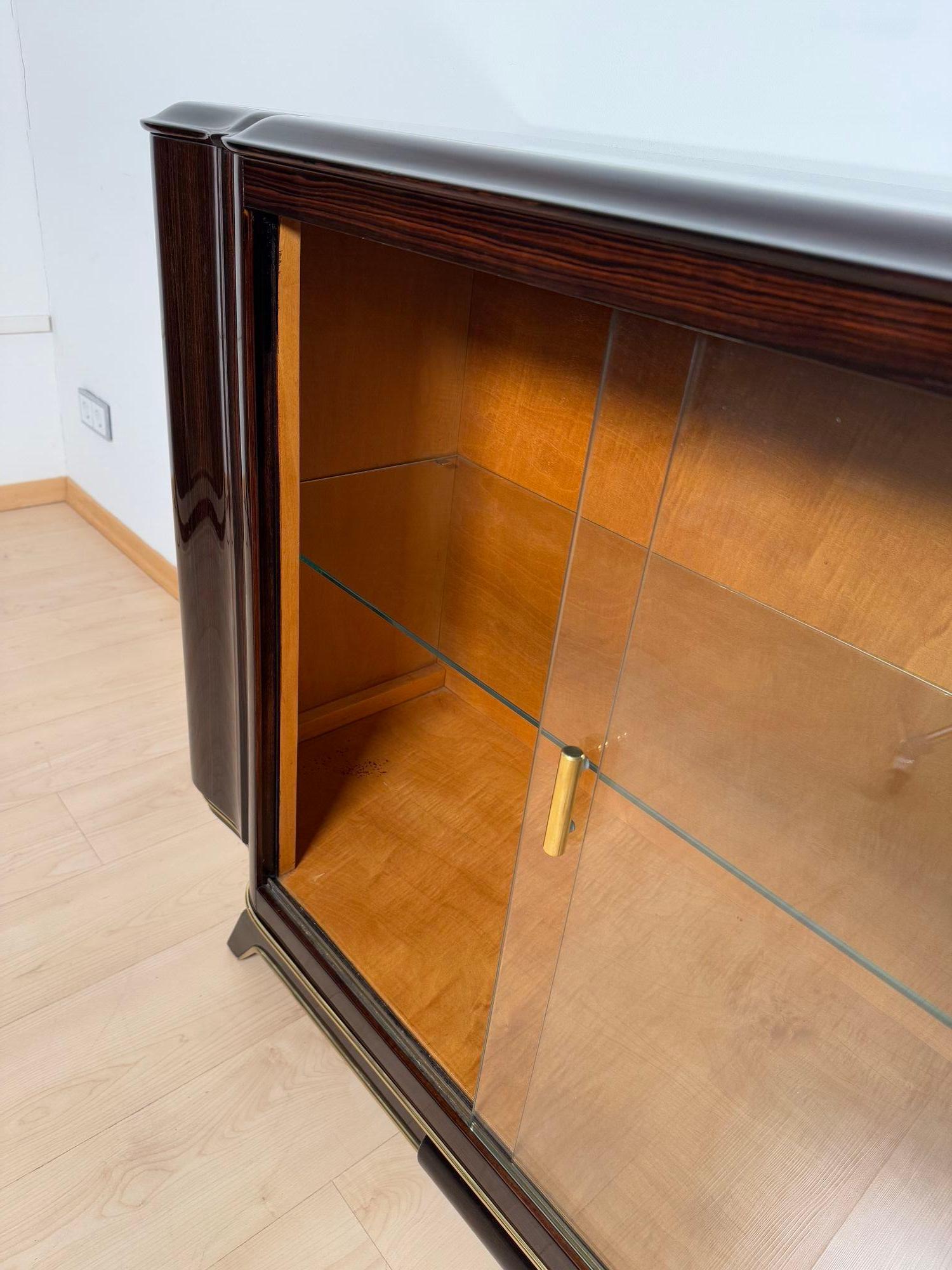Art Deco Vitrine Sideboard, Makassar Ebenholz, Ahorn, Messing, Glas, Paris um 193 im Angebot 7