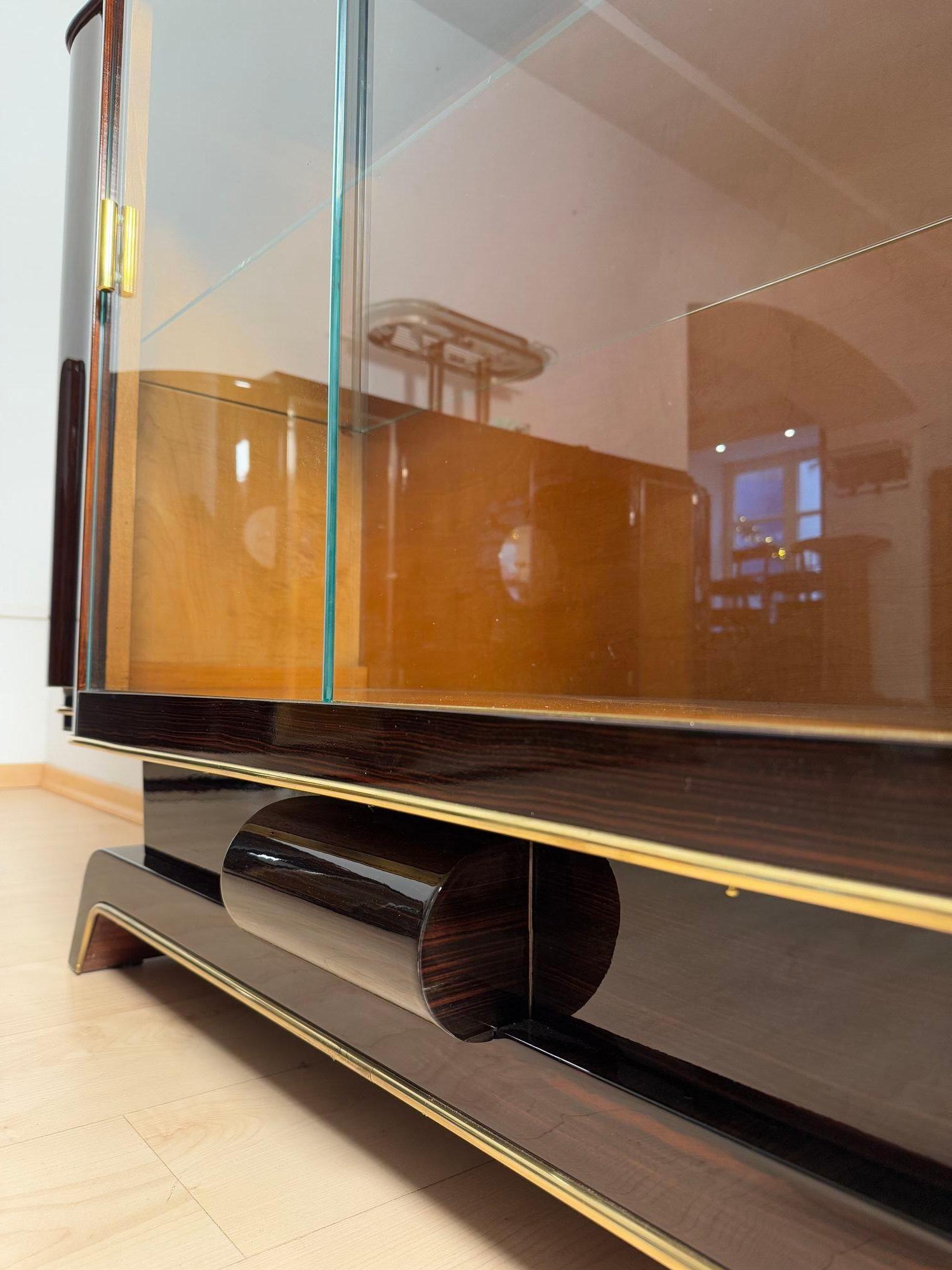 Art Deco Vitrine Sideboard, Makassar Ebenholz, Ahorn, Messing, Glas, Paris um 193 im Angebot 1