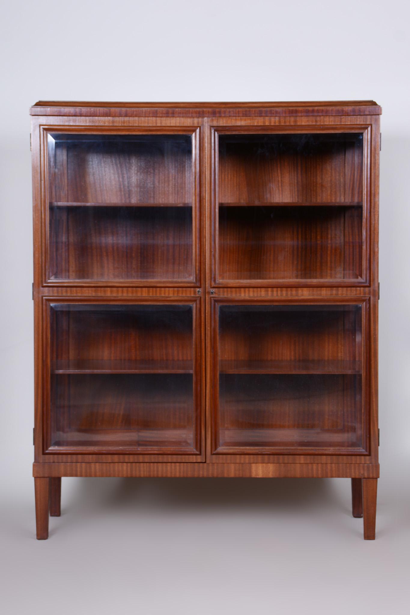 Art Deco display cabinet made un 1930s Czechia - Restored Mahogany

It has been fully restored by our professional refurbishing team in Czechia according to the original process. 

Sold individually

This item features classic Art Deco